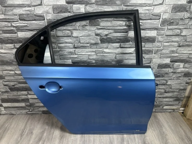 Дверь задняя правая Skoda Rapid