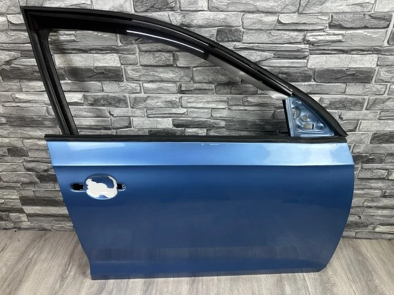 Дверь передняя правая Skoda Rapid