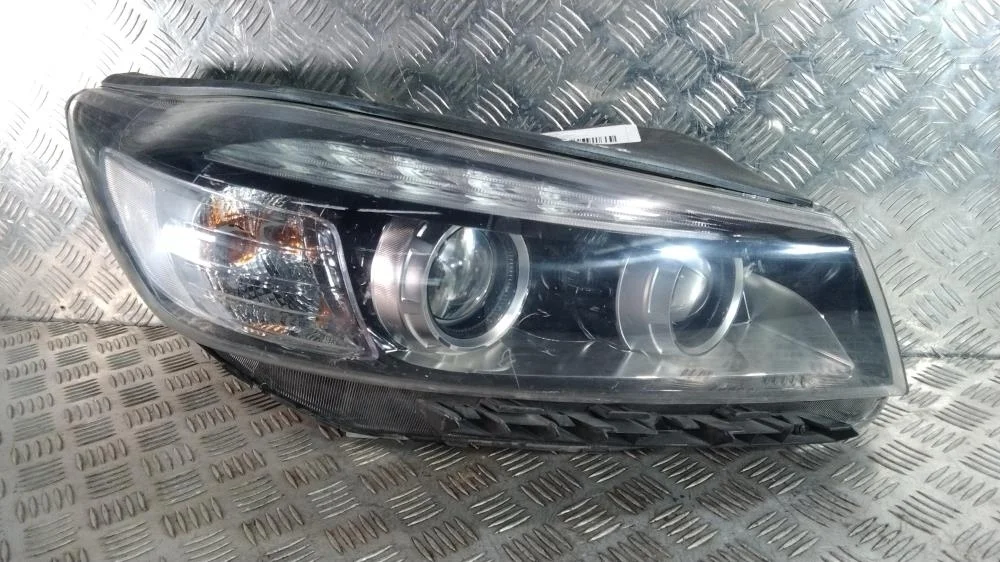 Фара правая Kia Sorento/Sorento Prime