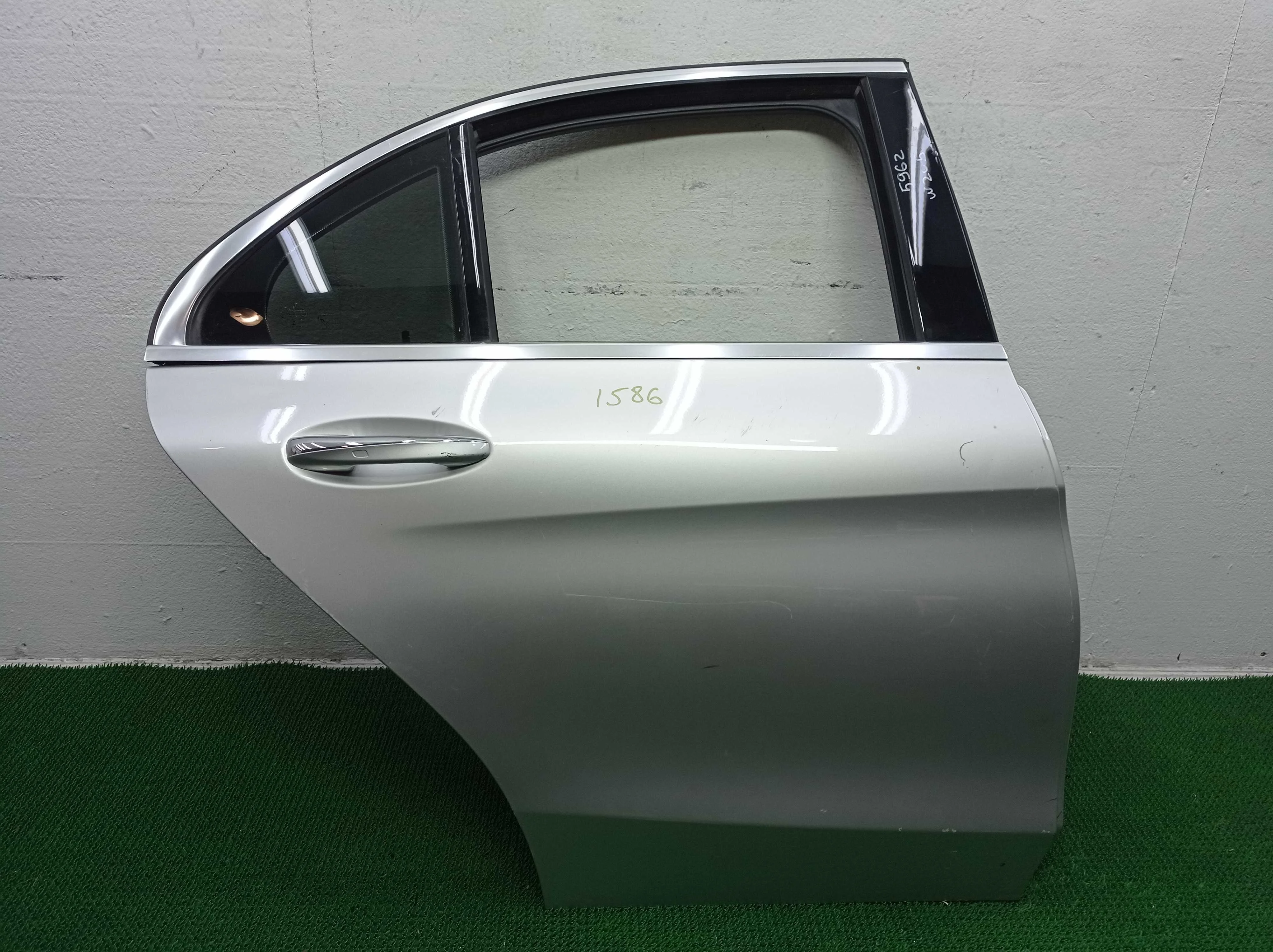Дверь задняя правая Mercedes-Benz C-Class