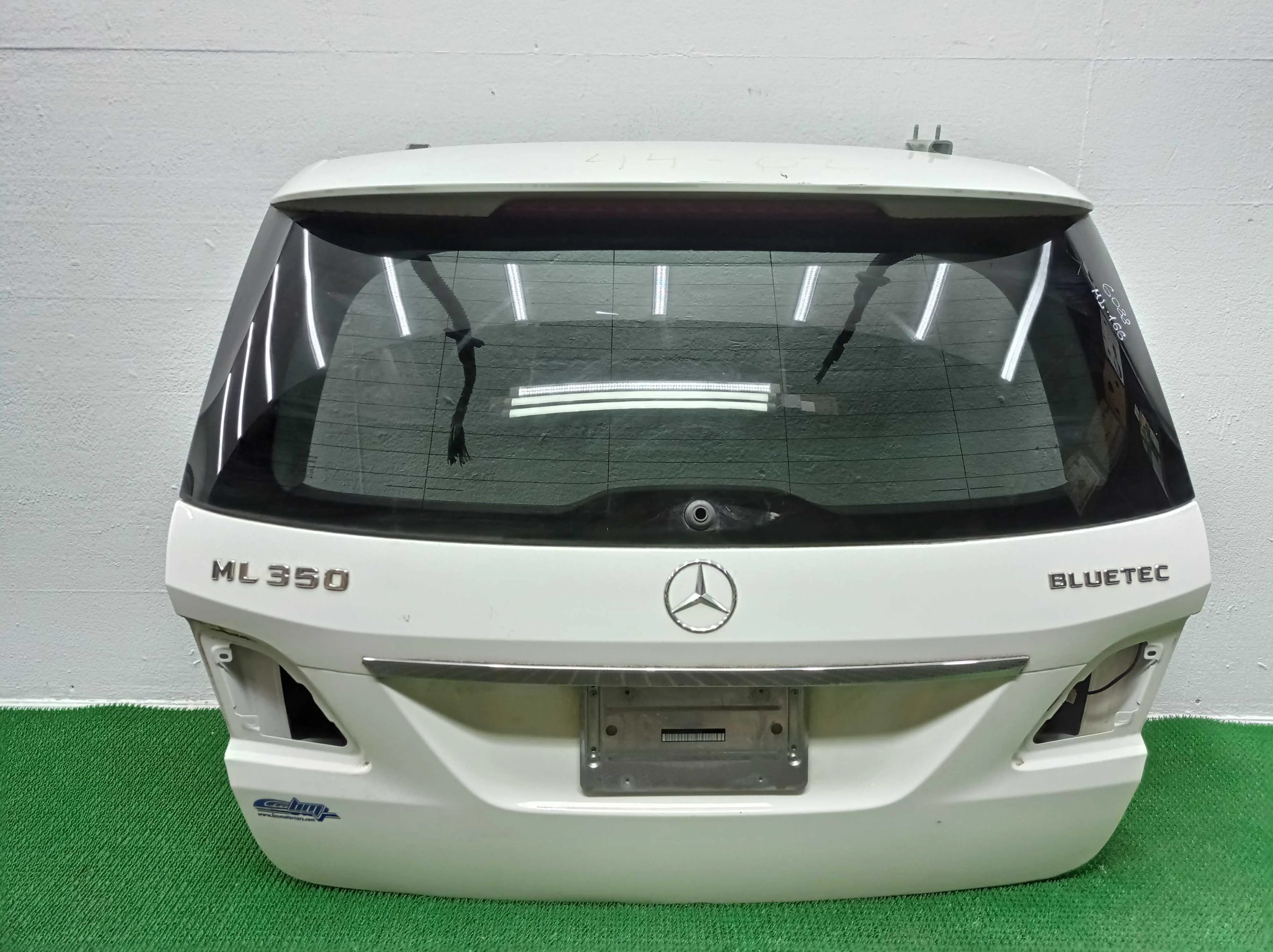 Крышка багажника Mercedes-Benz M-Class