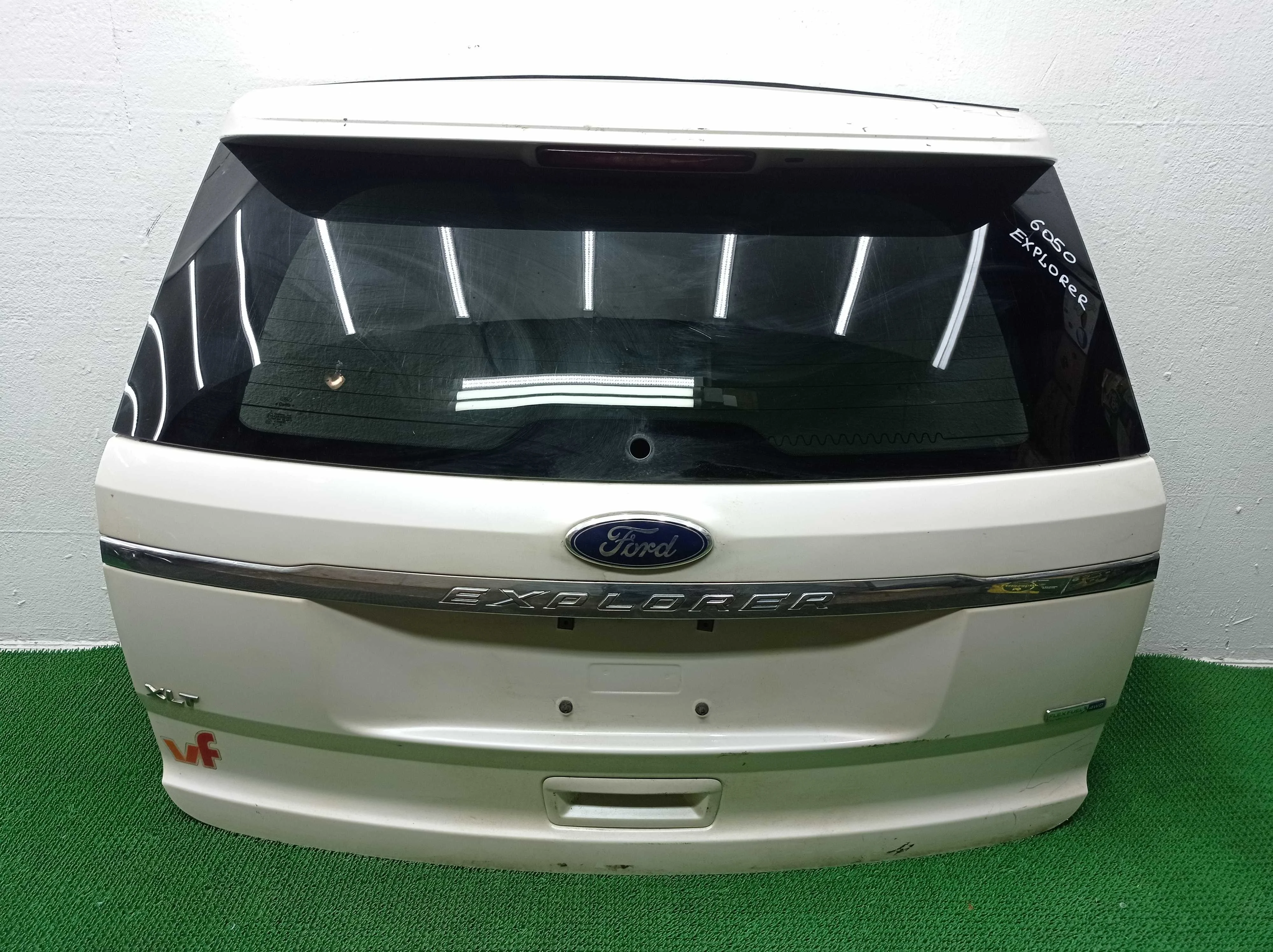 Крышка багажника Ford Explorer
