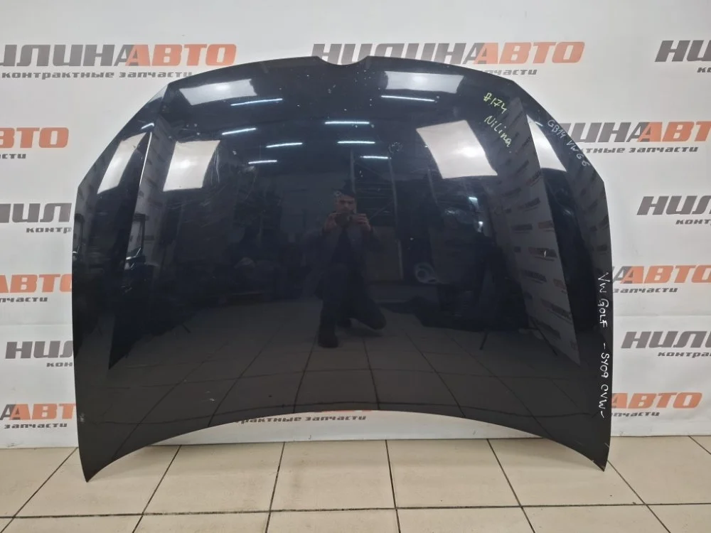Капот Volkswagen Golf