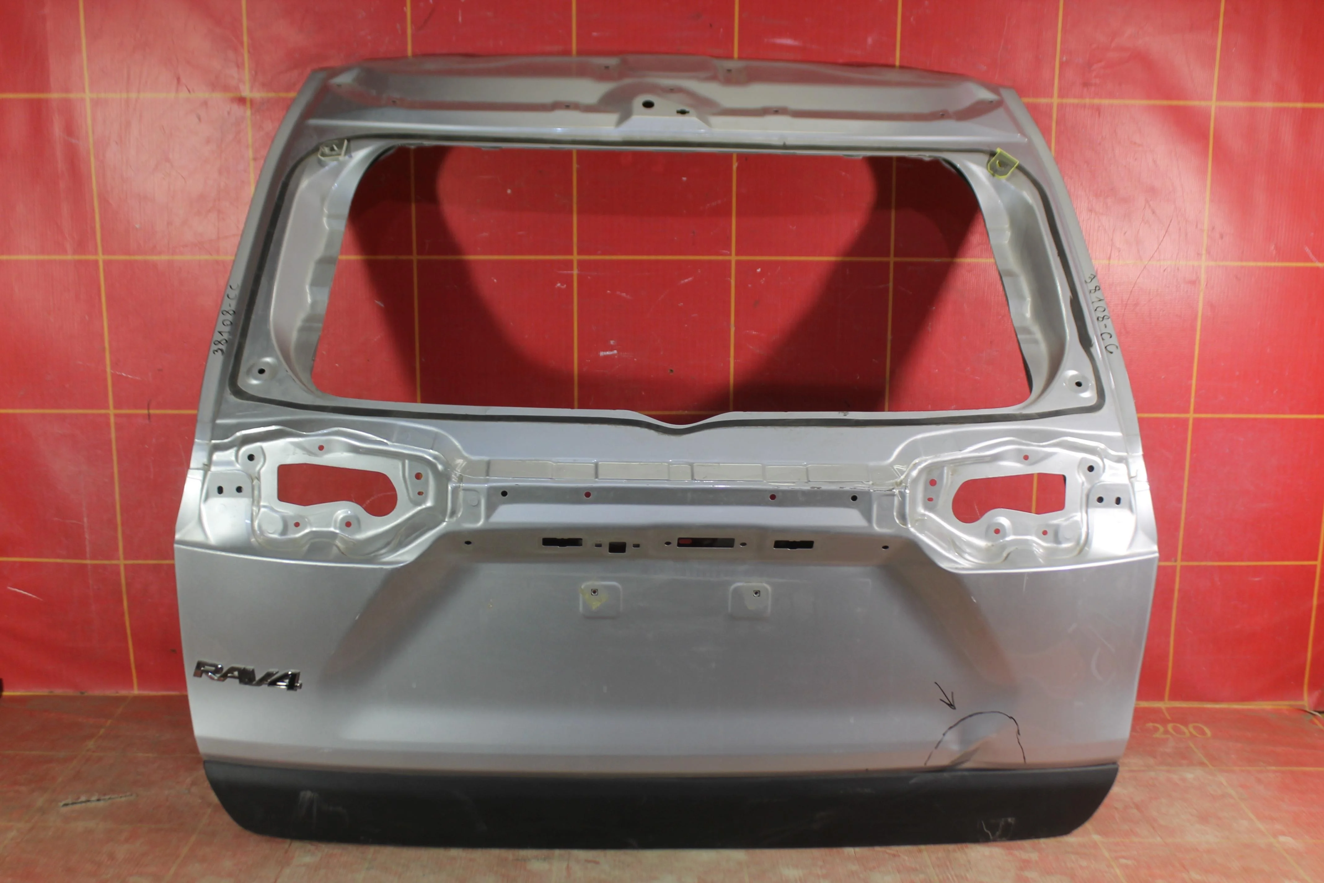 Крышка багажника Toyota RAV4