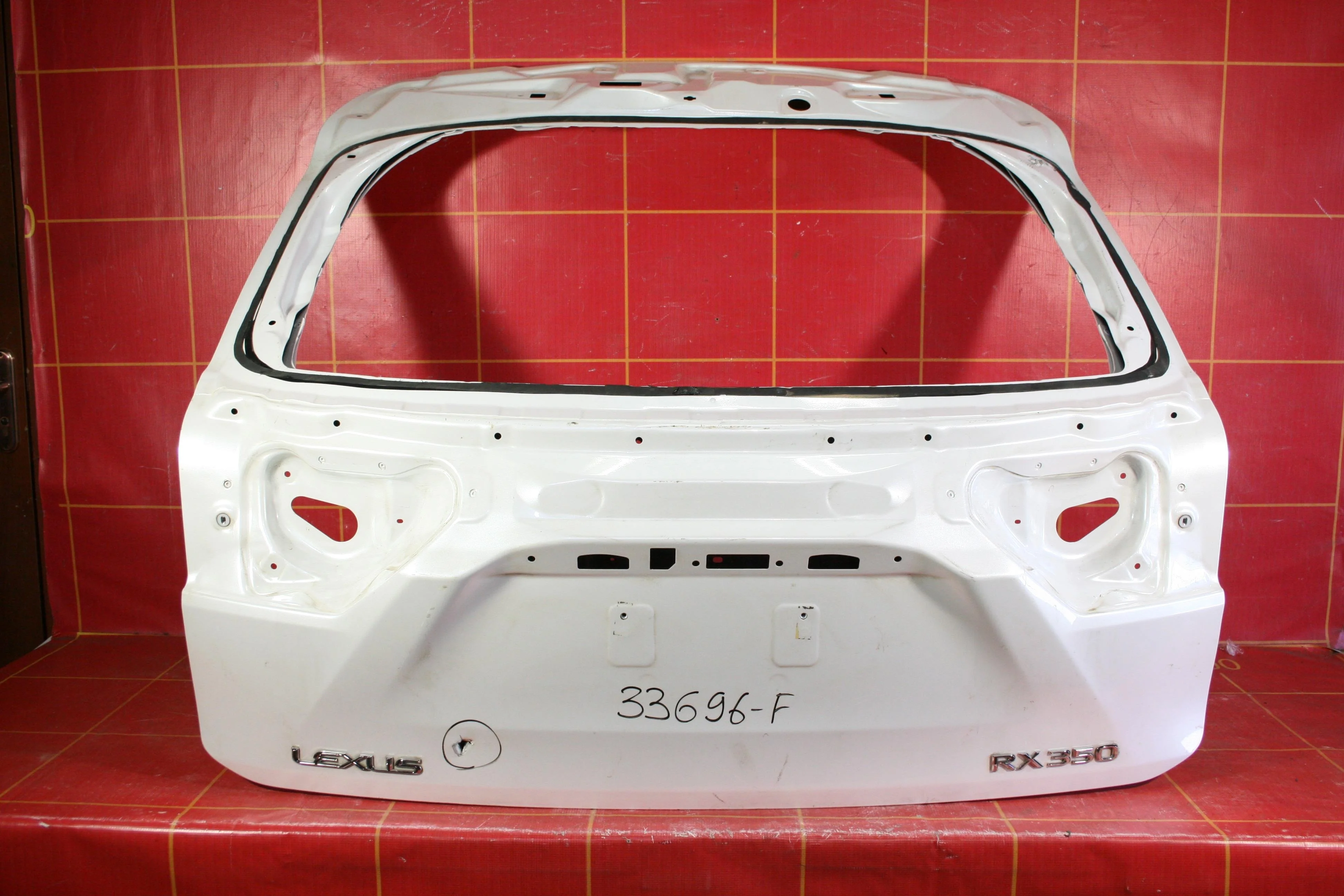 Крышка багажника Lexus RX200t/RX300/RX350/RX350L/RX450h/RX450hL/RX200t/RX300/RX450h/RX450hL