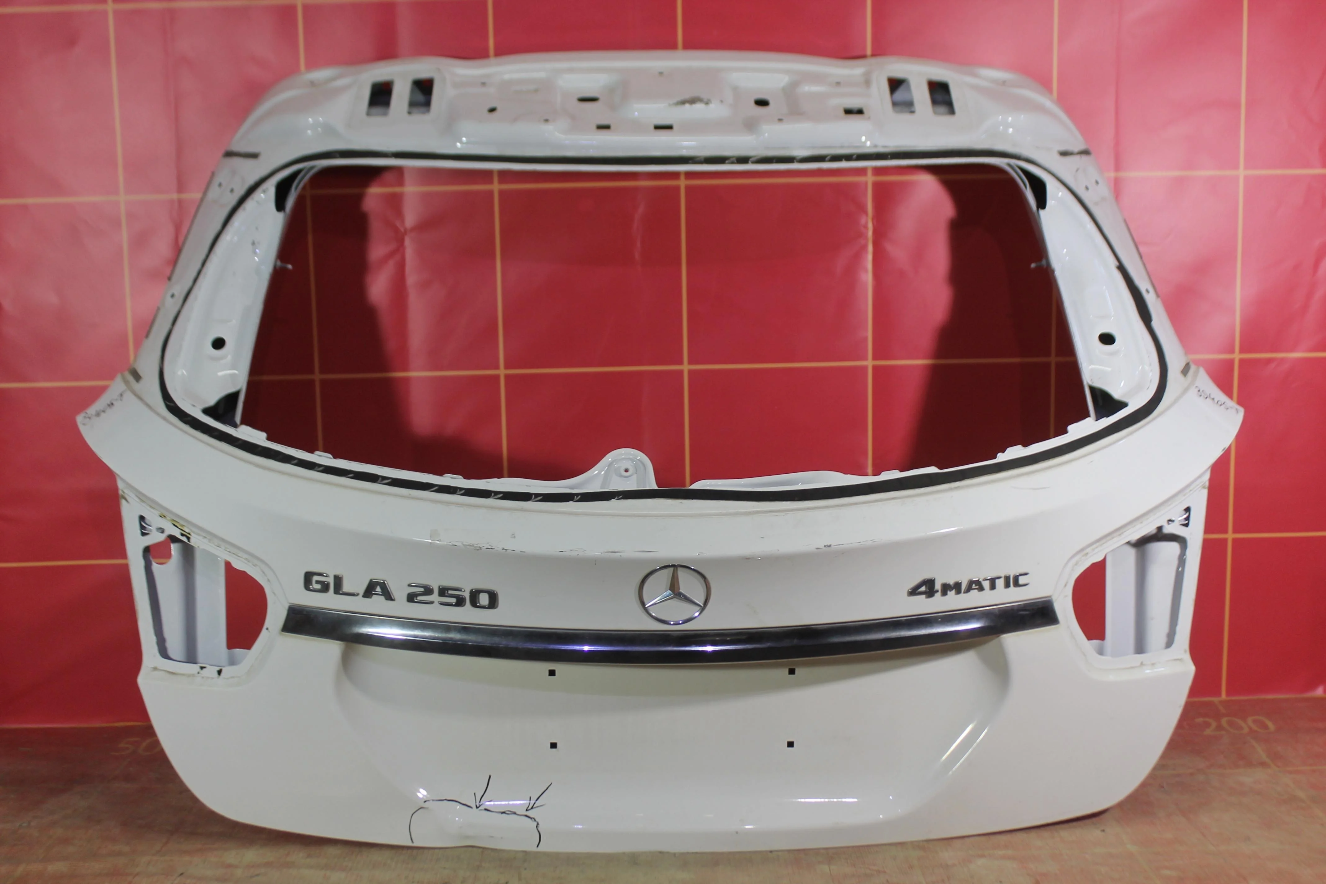 Крышка багажника Mercedes-Benz GLA-Class