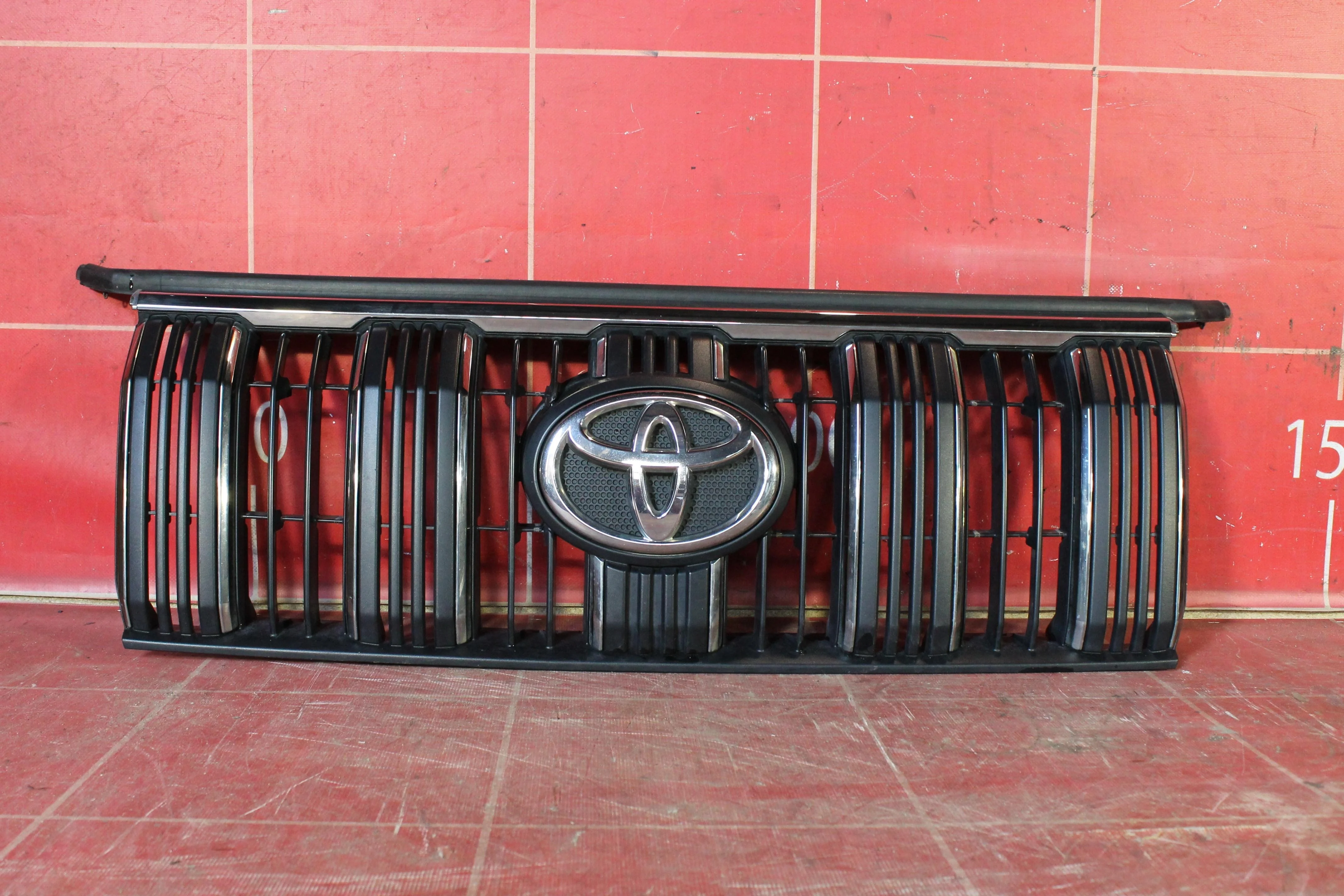 Решетка радиатора Toyota Land Cruiser Prado