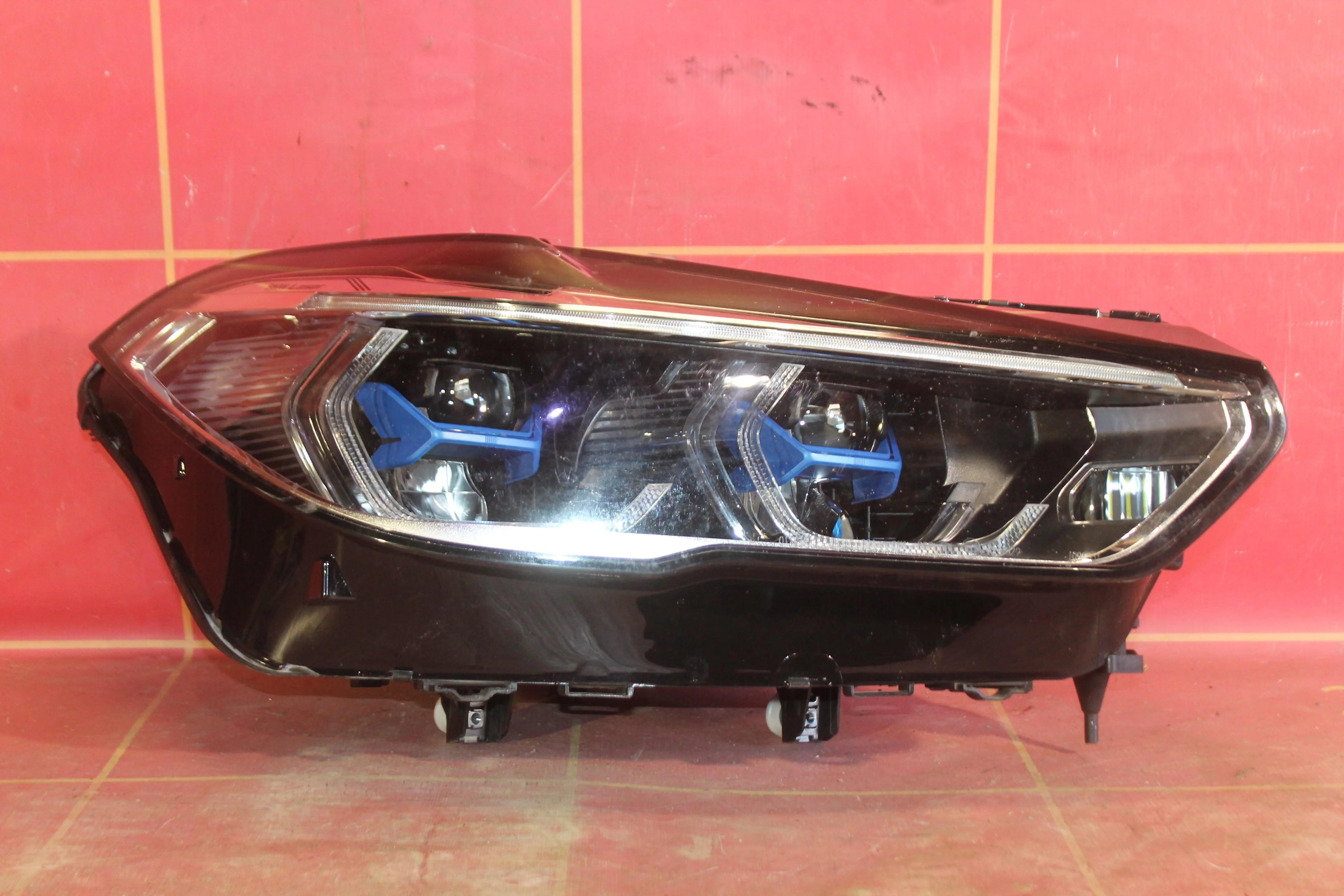 Фара правая BMW X5