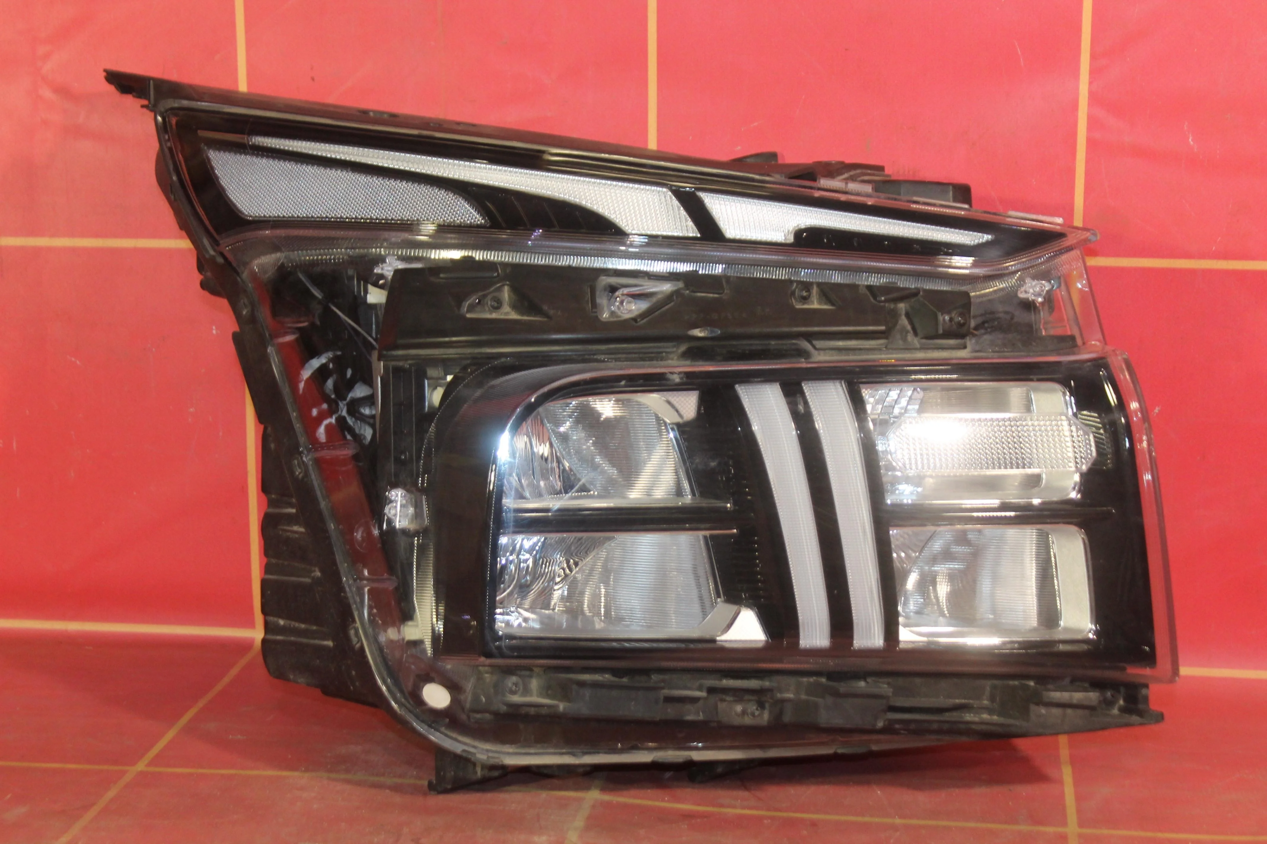Фара правая Hyundai Santa Fe