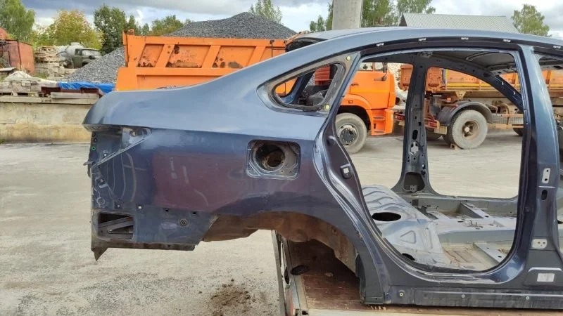 Крыло заднее правое Nissan Almera