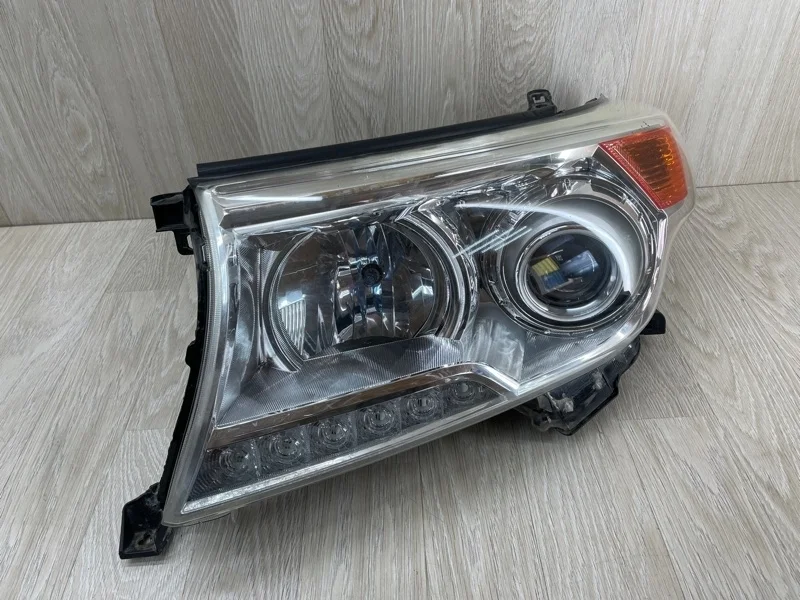 Фара левая Toyota Land Cruiser