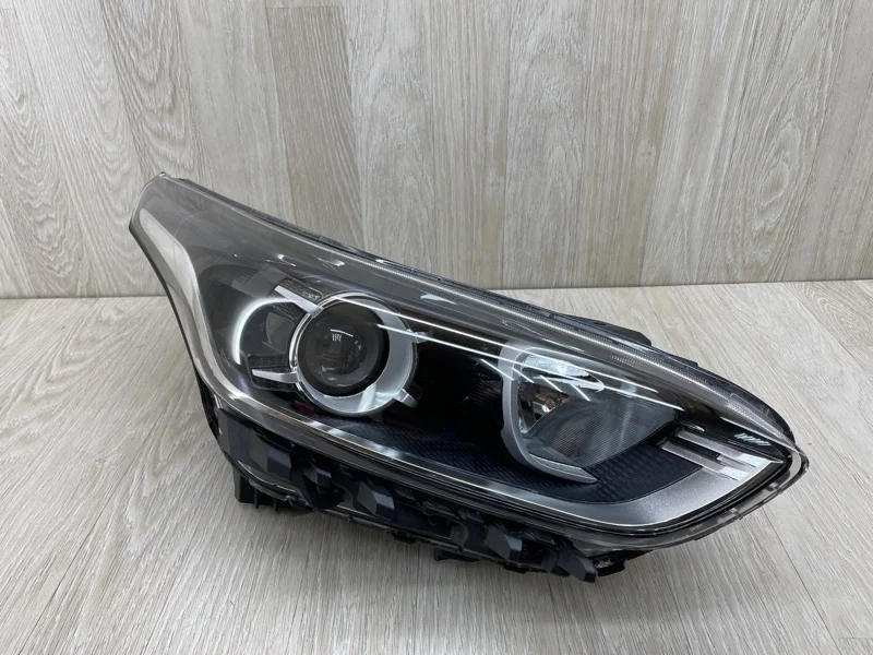 Фара правая Kia Cerato