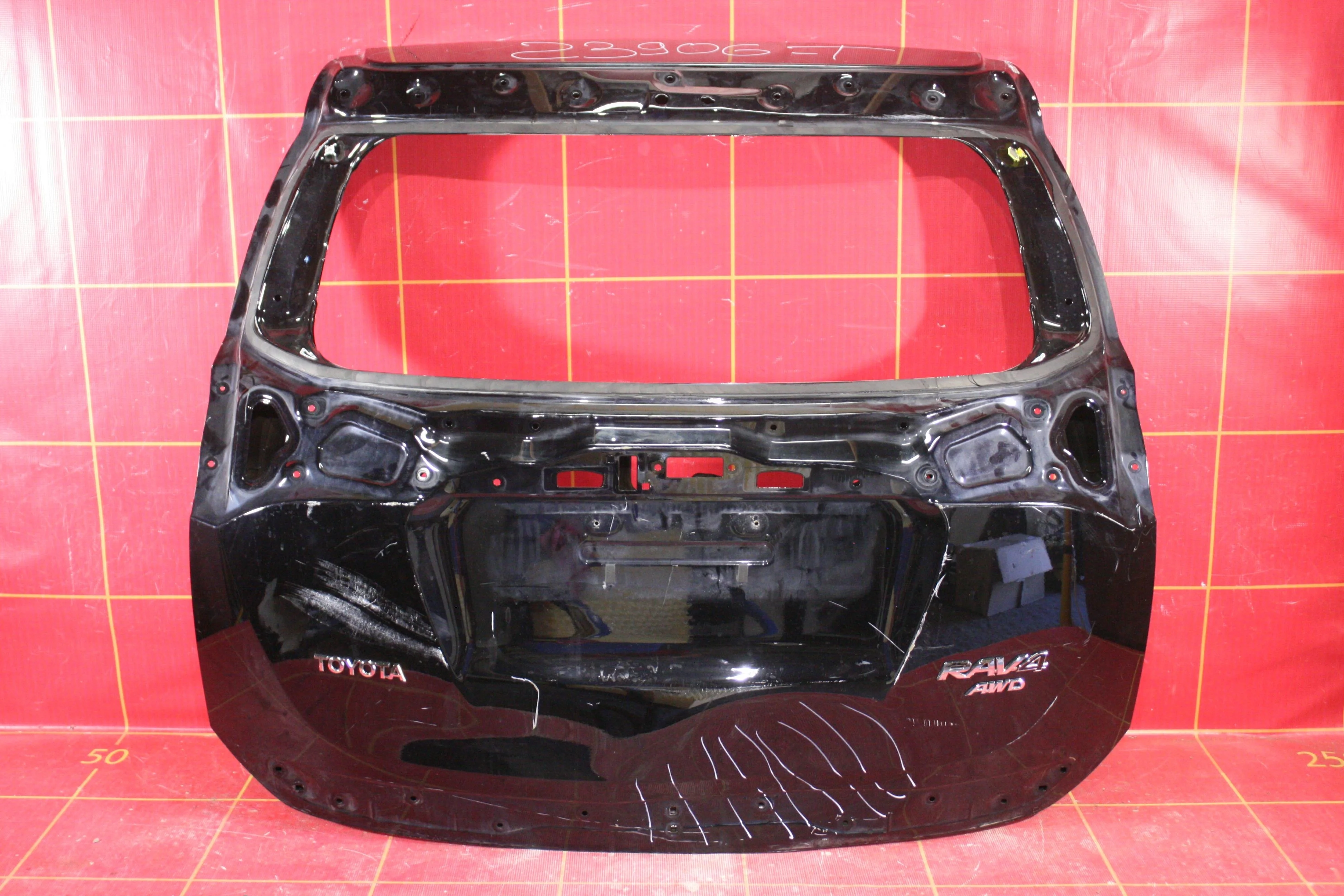 Крышка багажника Toyota RAV4