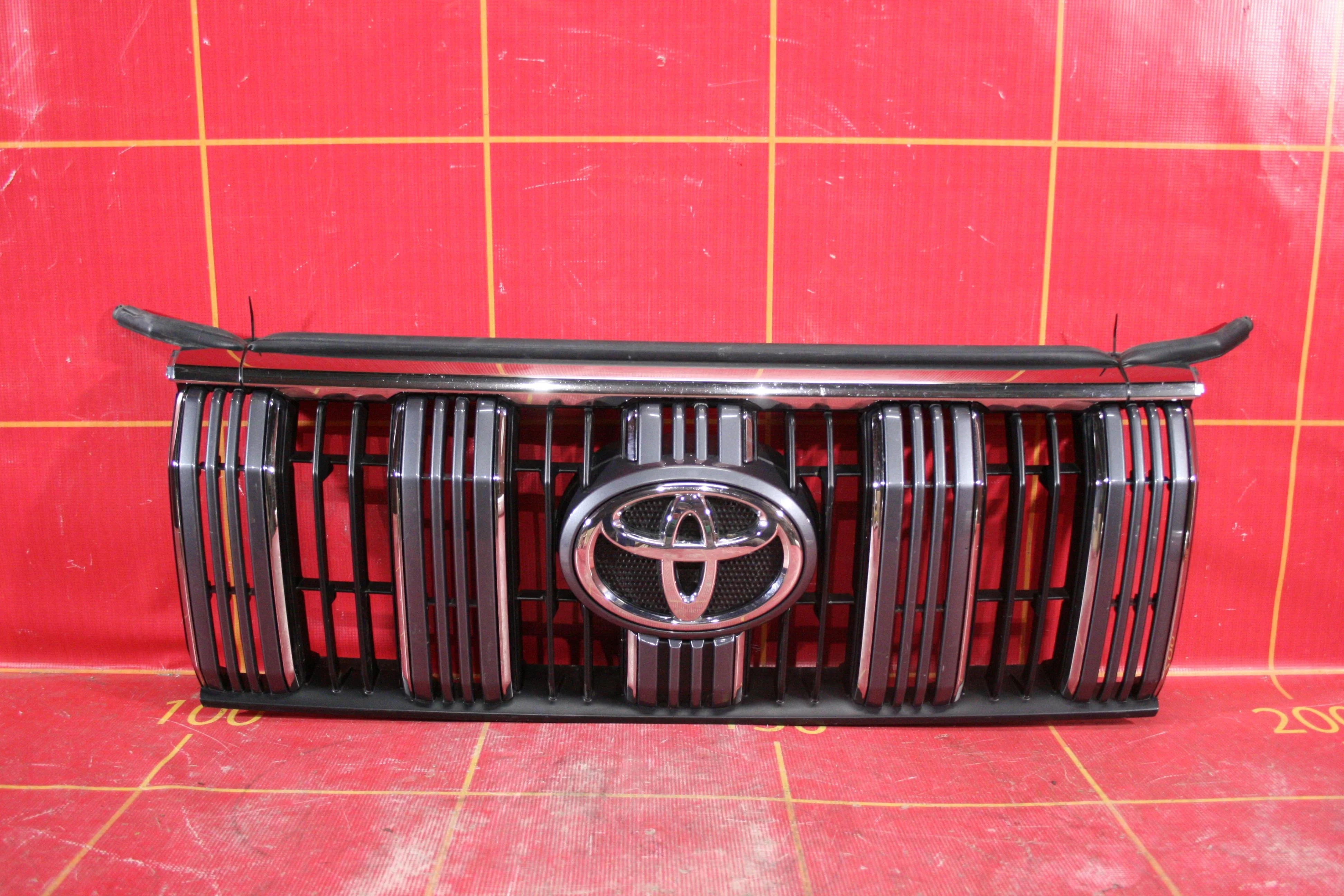 Решетка радиатора Toyota Land Cruiser Prado