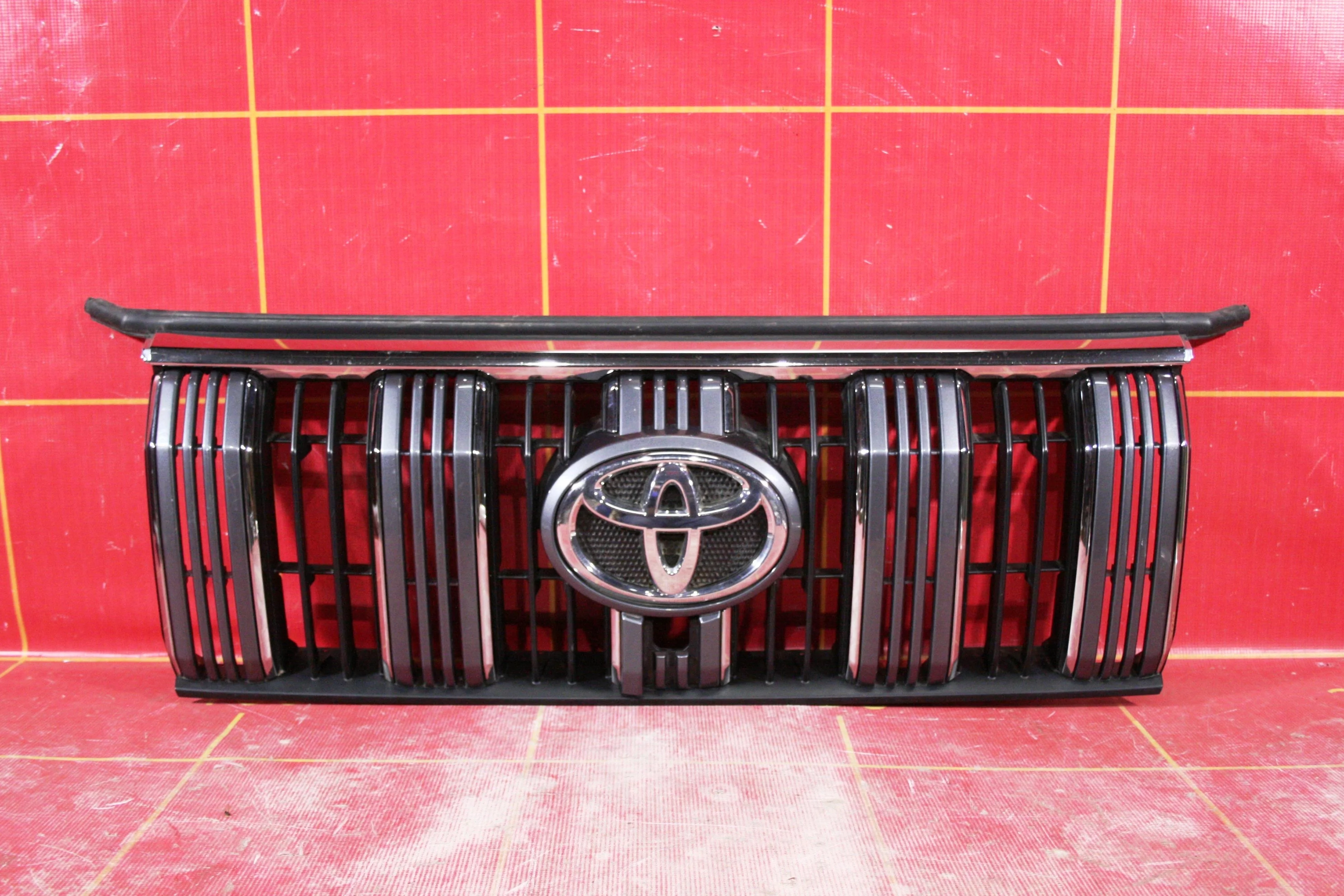 Решетка радиатора Toyota Land Cruiser Prado