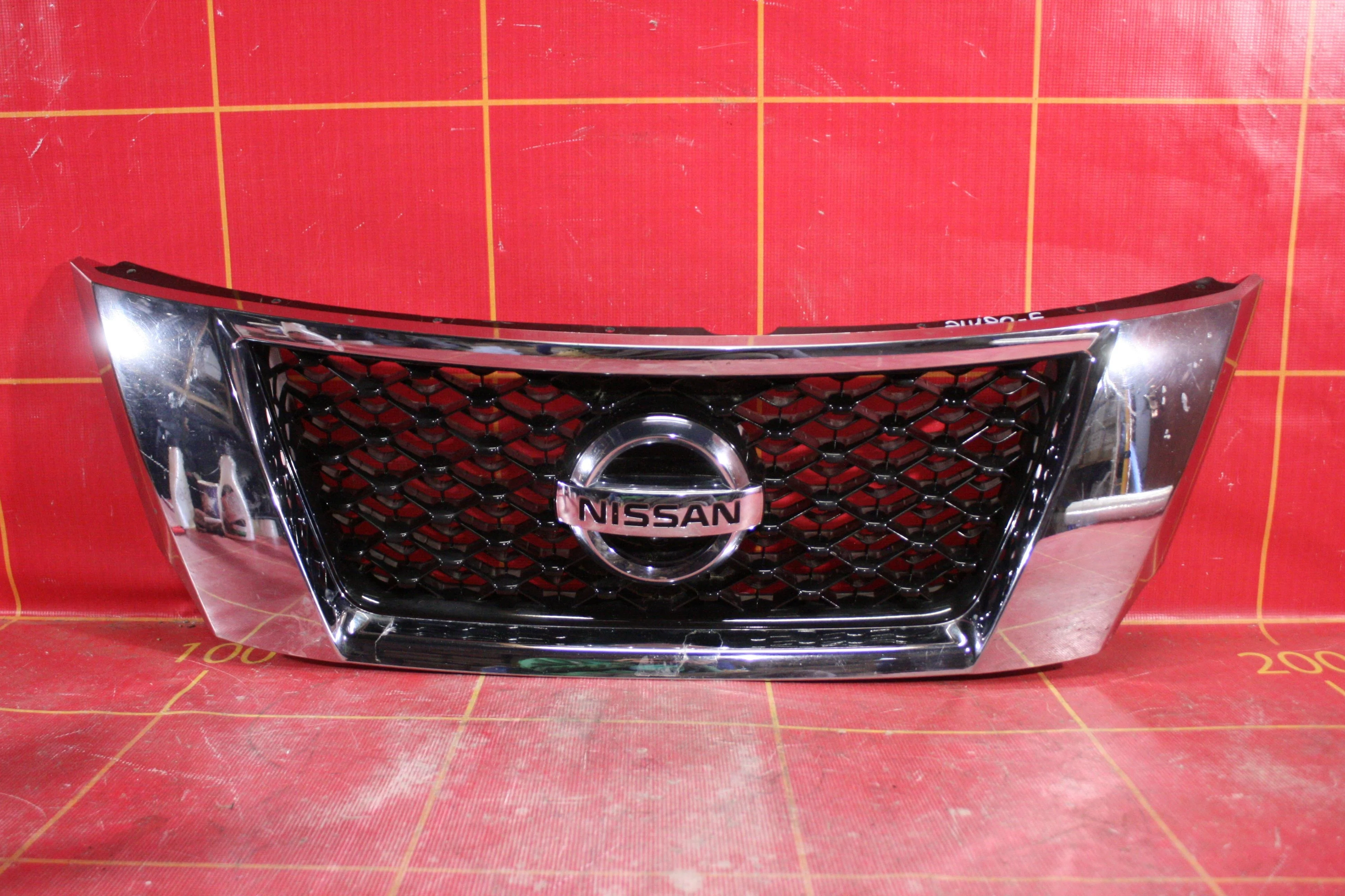 Решетка радиатора Nissan Pathfinder