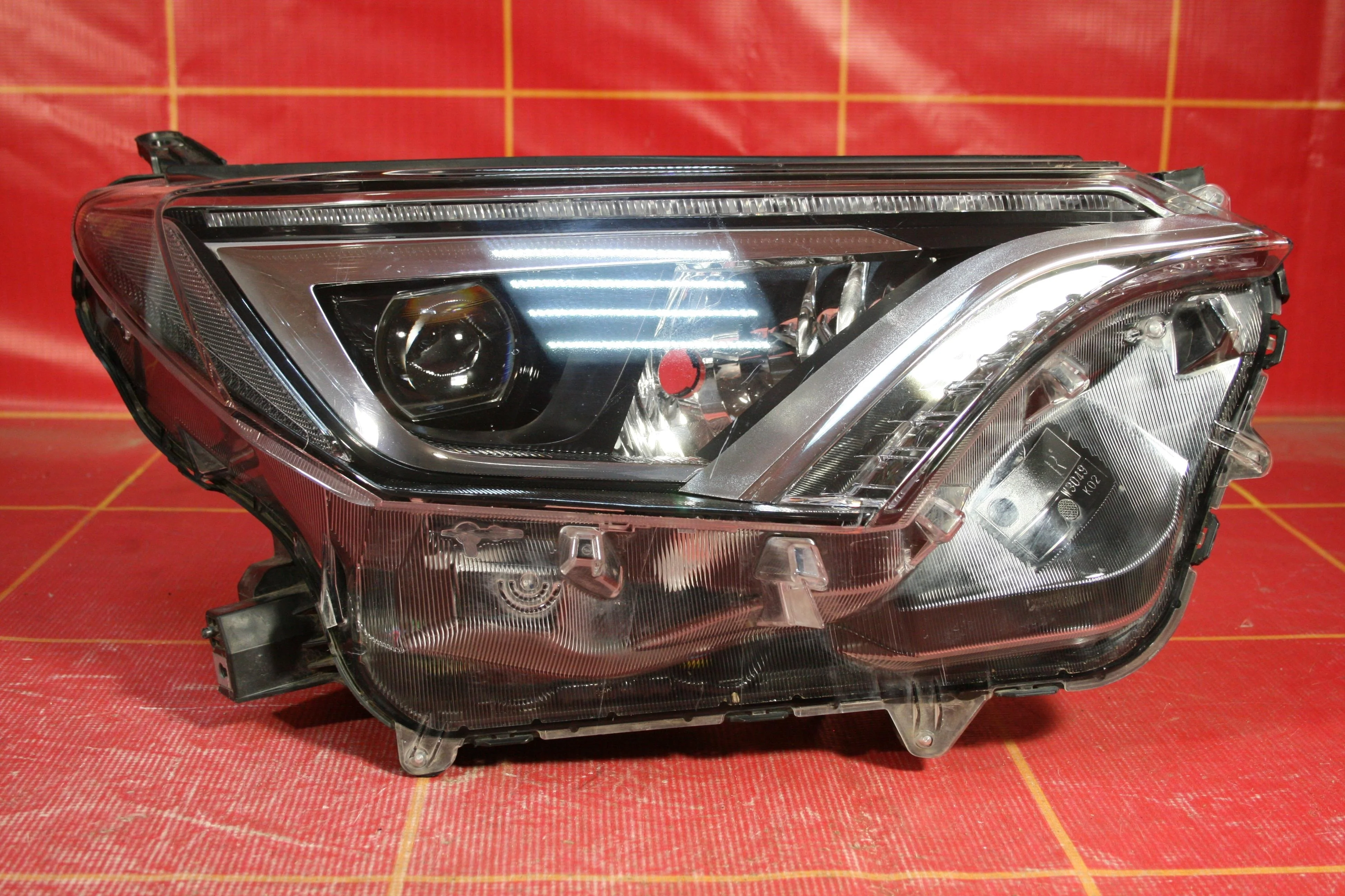 Фара правая Toyota RAV4