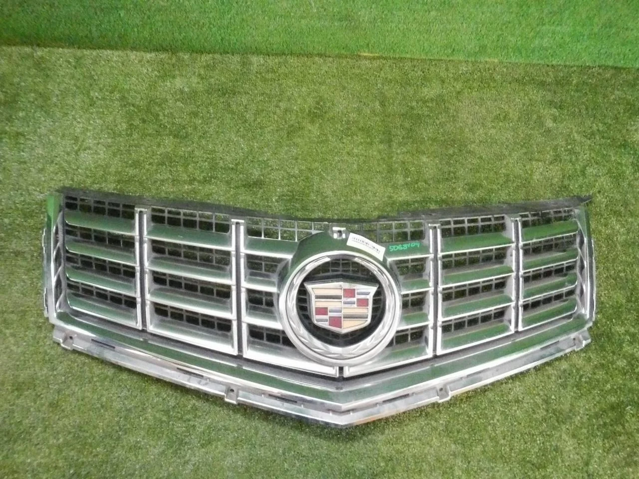 Решетка радиатора Cadillac SRX