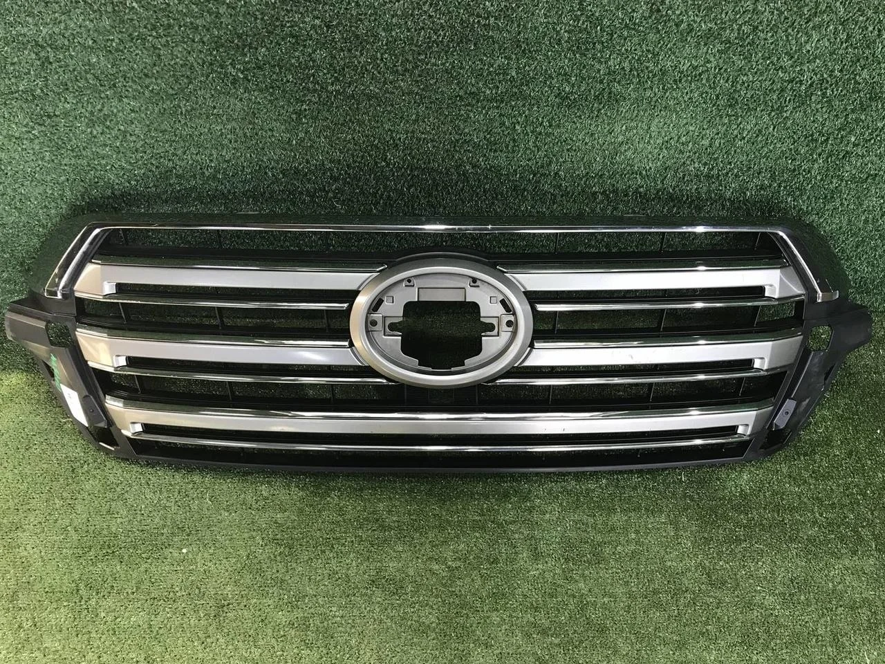 Решетка радиатора Toyota Land Cruiser