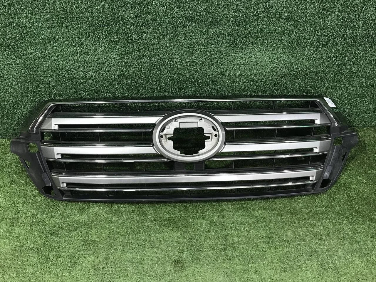 Решетка радиатора Toyota Land Cruiser