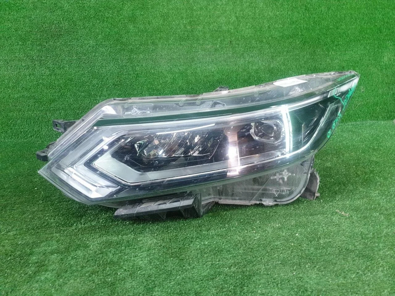 Фара левая Nissan Qashqai