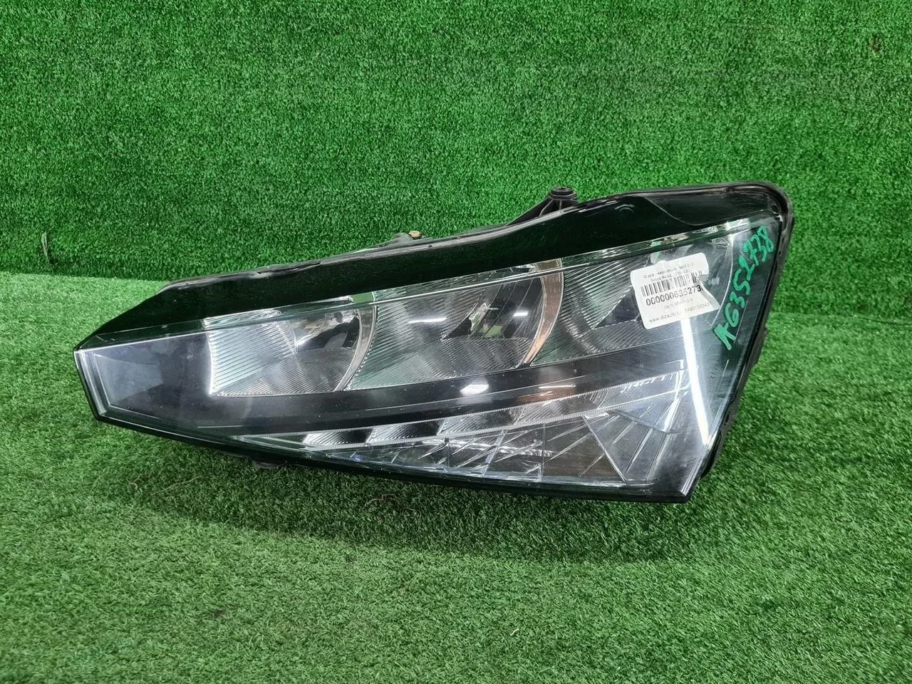 Фара левая Skoda Rapid