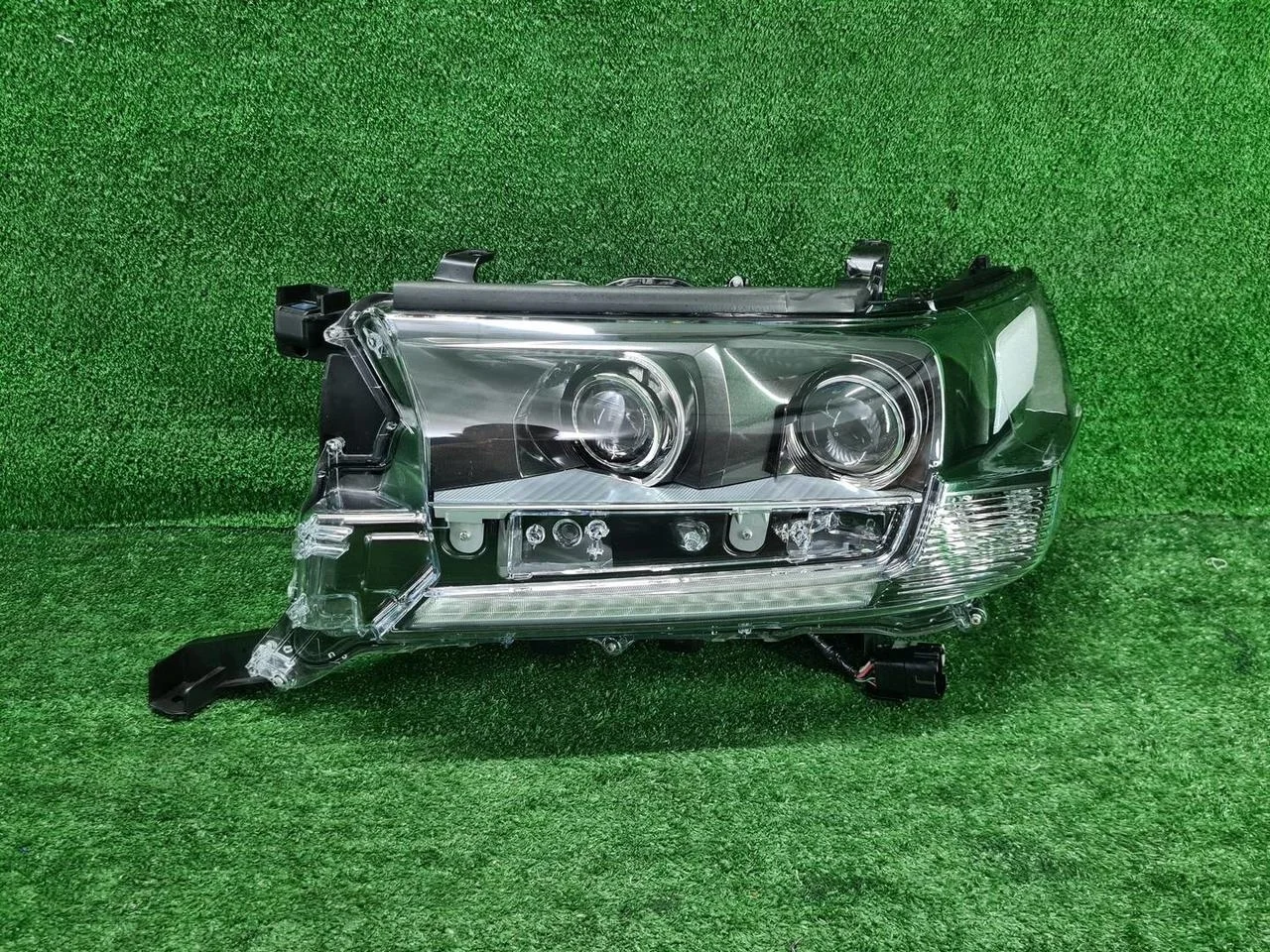 Фара левая Toyota Land Cruiser