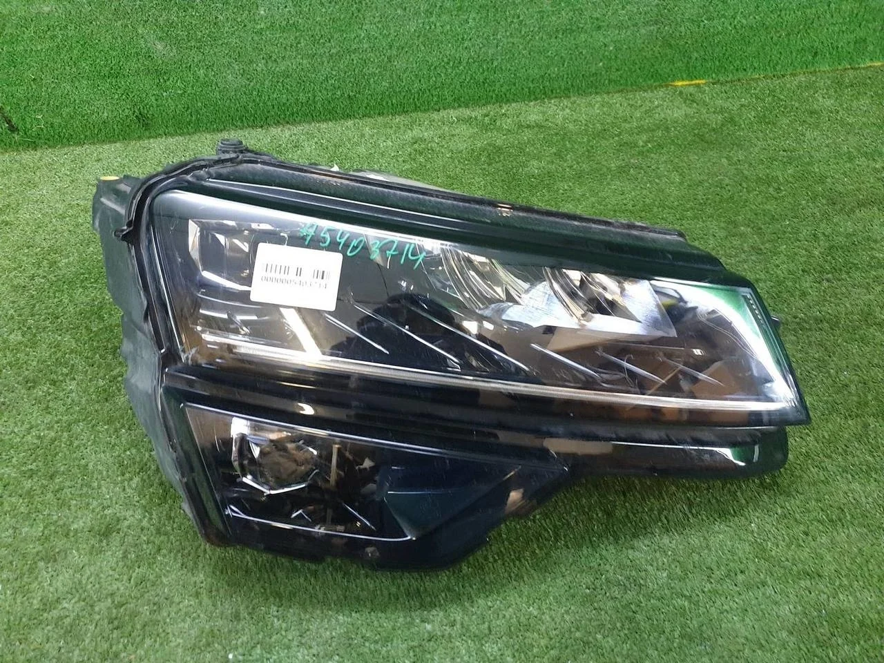 Фара правая Skoda Karoq