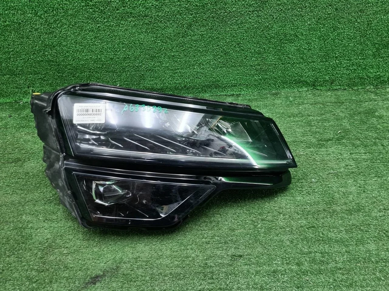 Фара правая Skoda Karoq