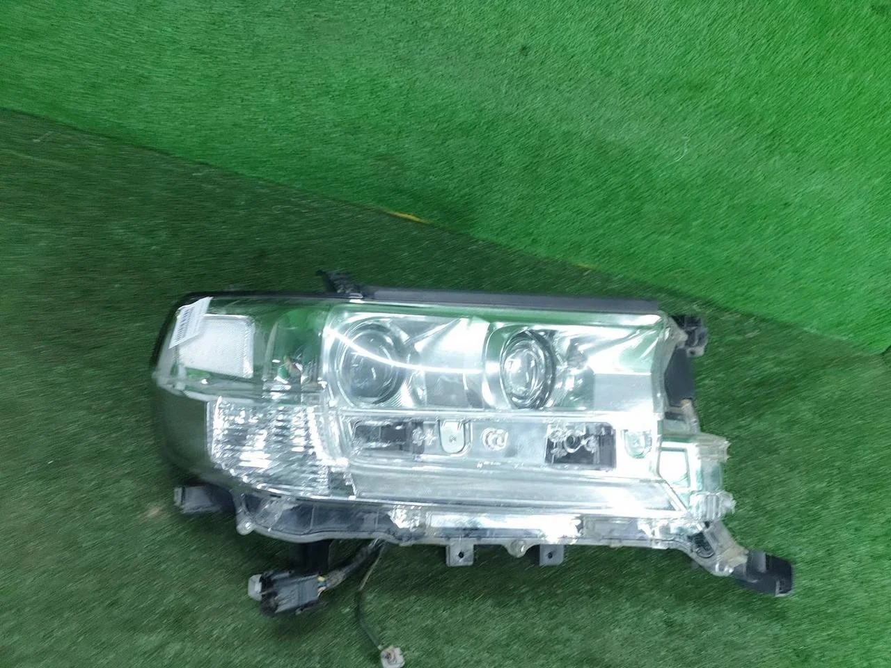 Фара правая Toyota Land Cruiser