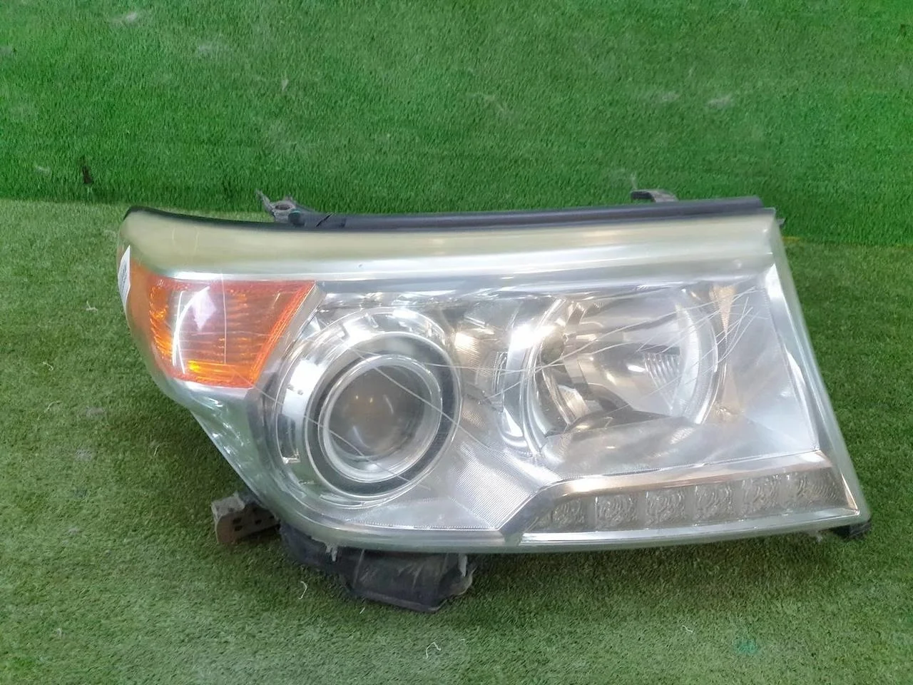 Фара правая Toyota Land Cruiser