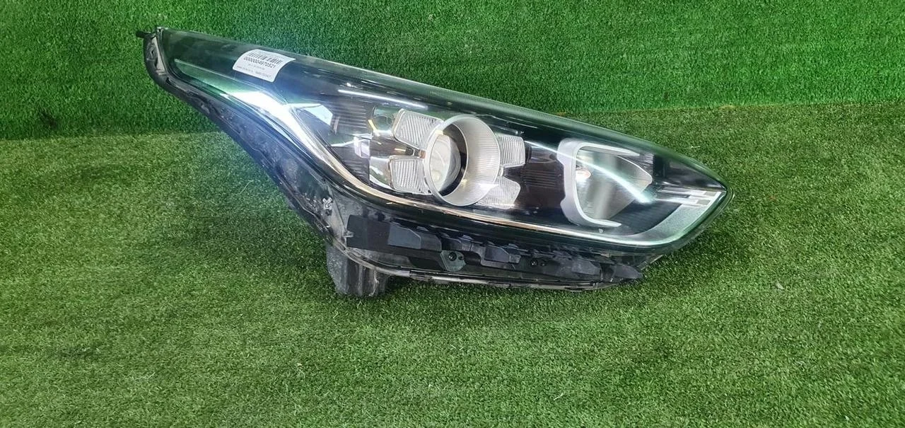 Фара правая Kia Cerato