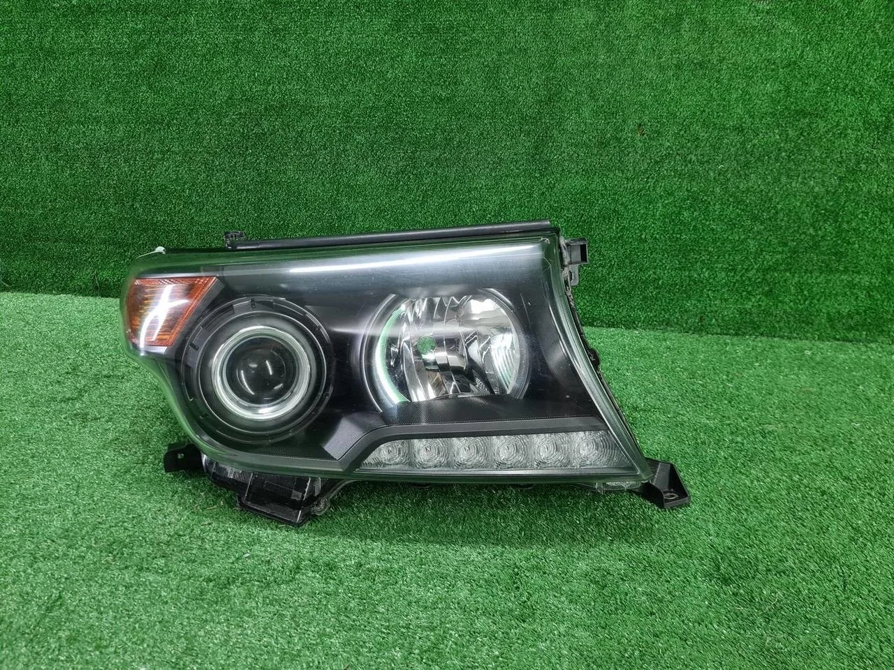 Фара правая Toyota Land Cruiser