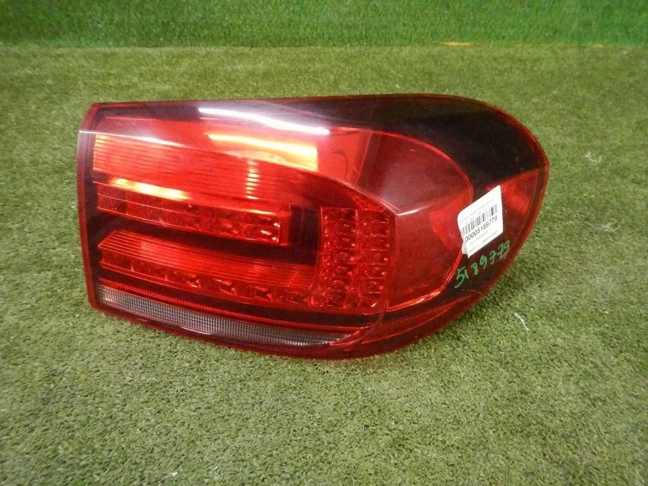 Фонарь задний наружный правый Volkswagen Tiguan
