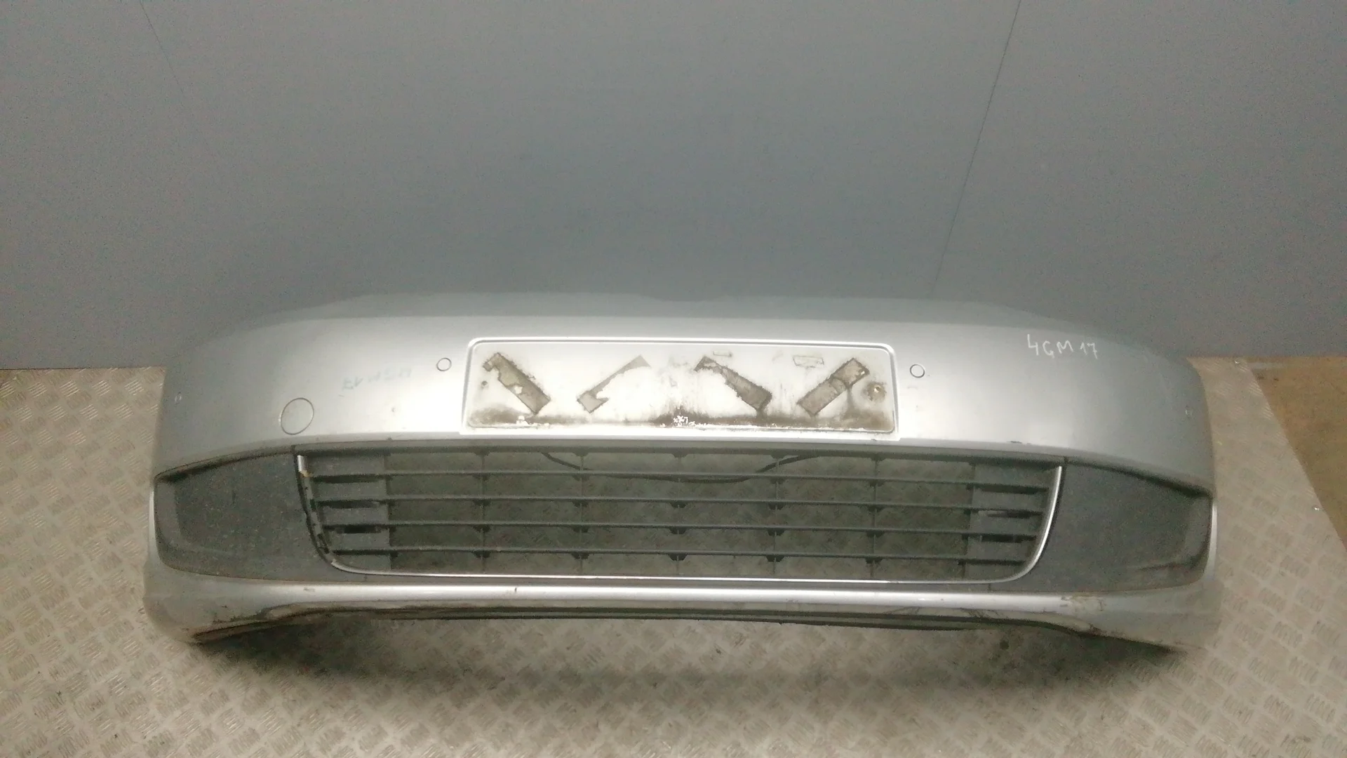 Бампер передний Volkswagen Touran