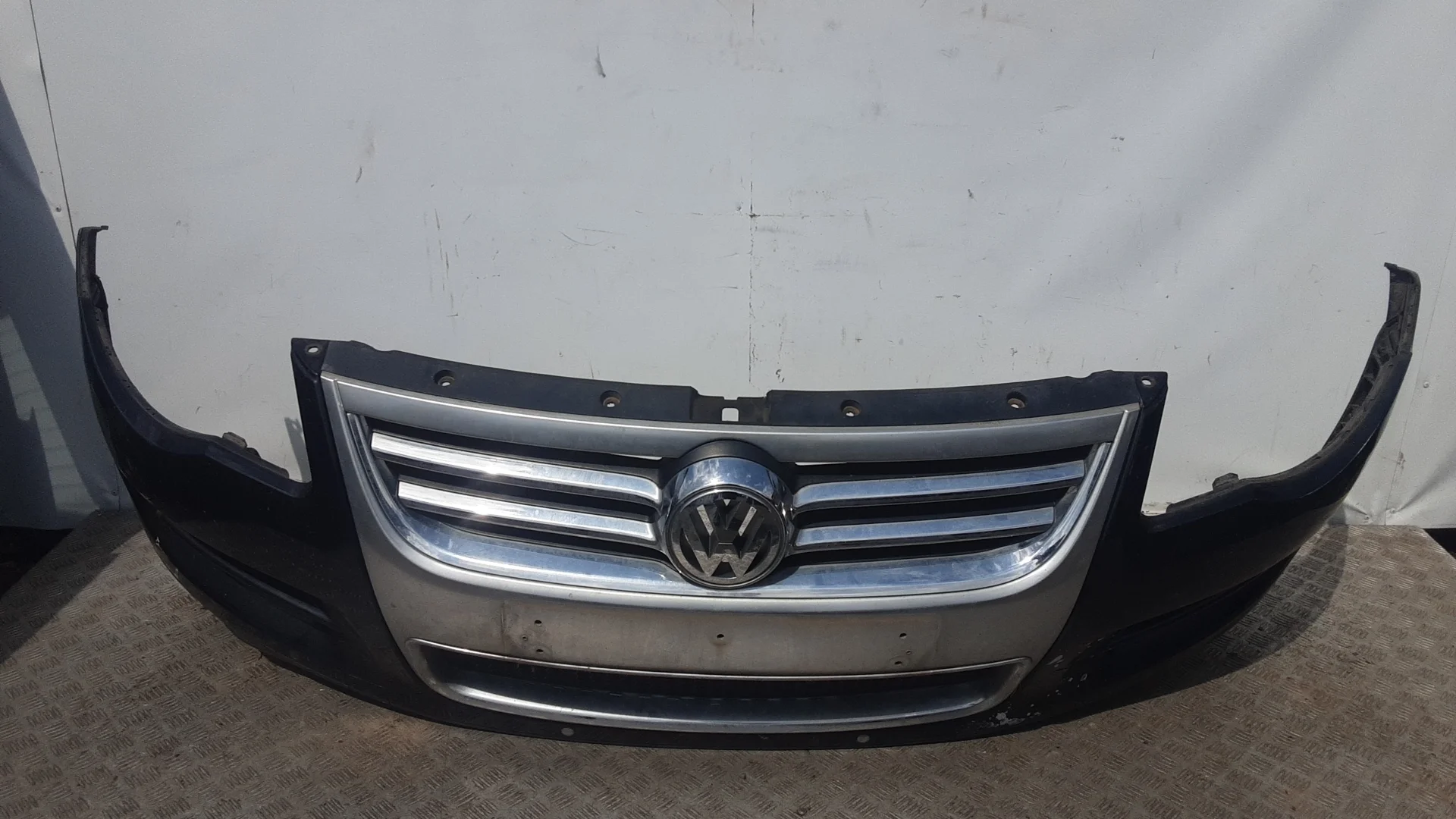 Бампер передний Volkswagen Touareg