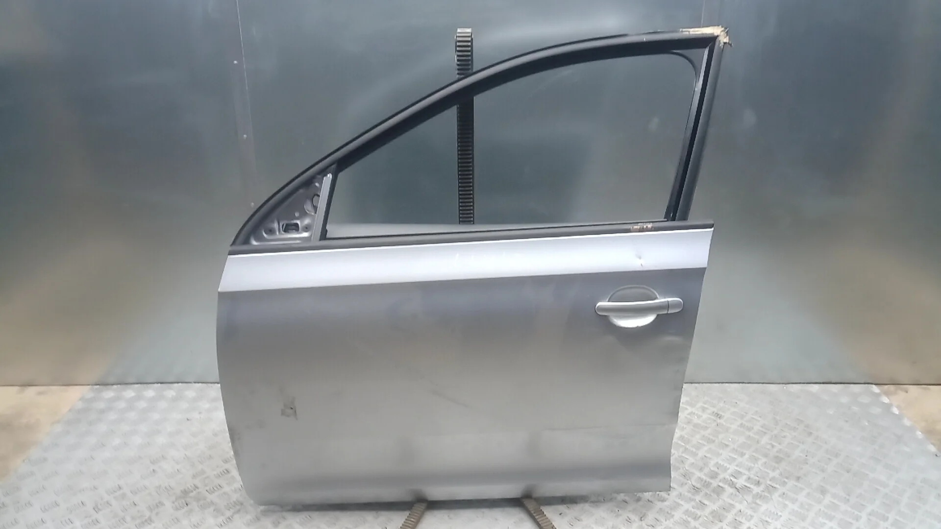 Дверь передняя левая Skoda Rapid
