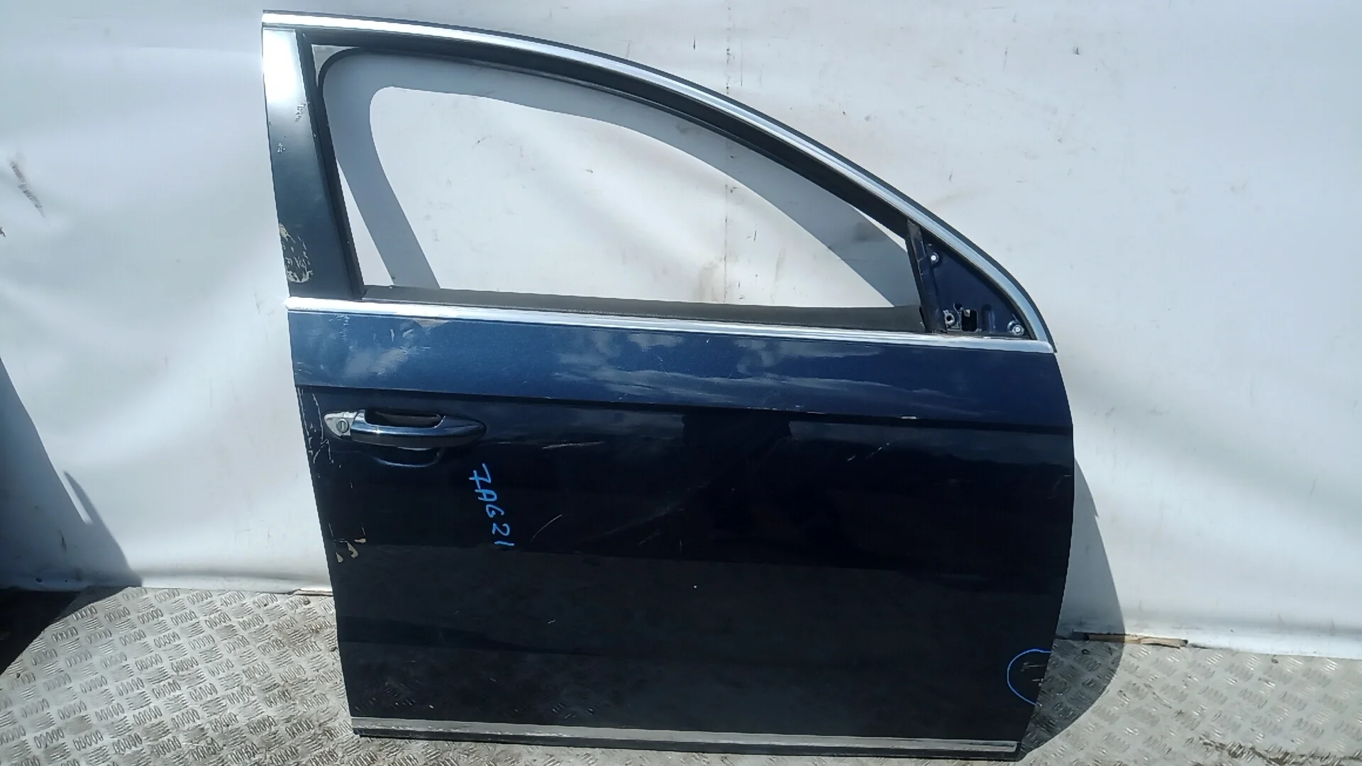Дверь передняя правая Volkswagen Passat