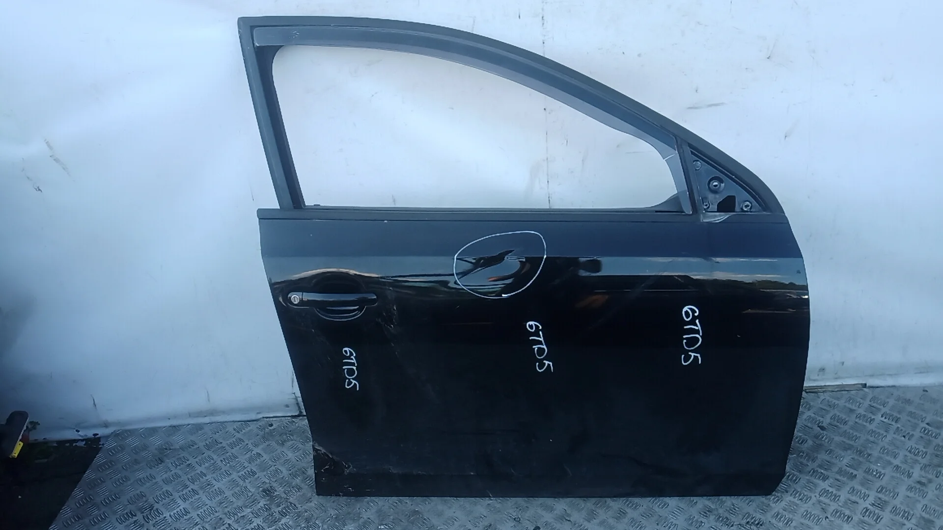 Дверь передняя правая Volkswagen Jetta