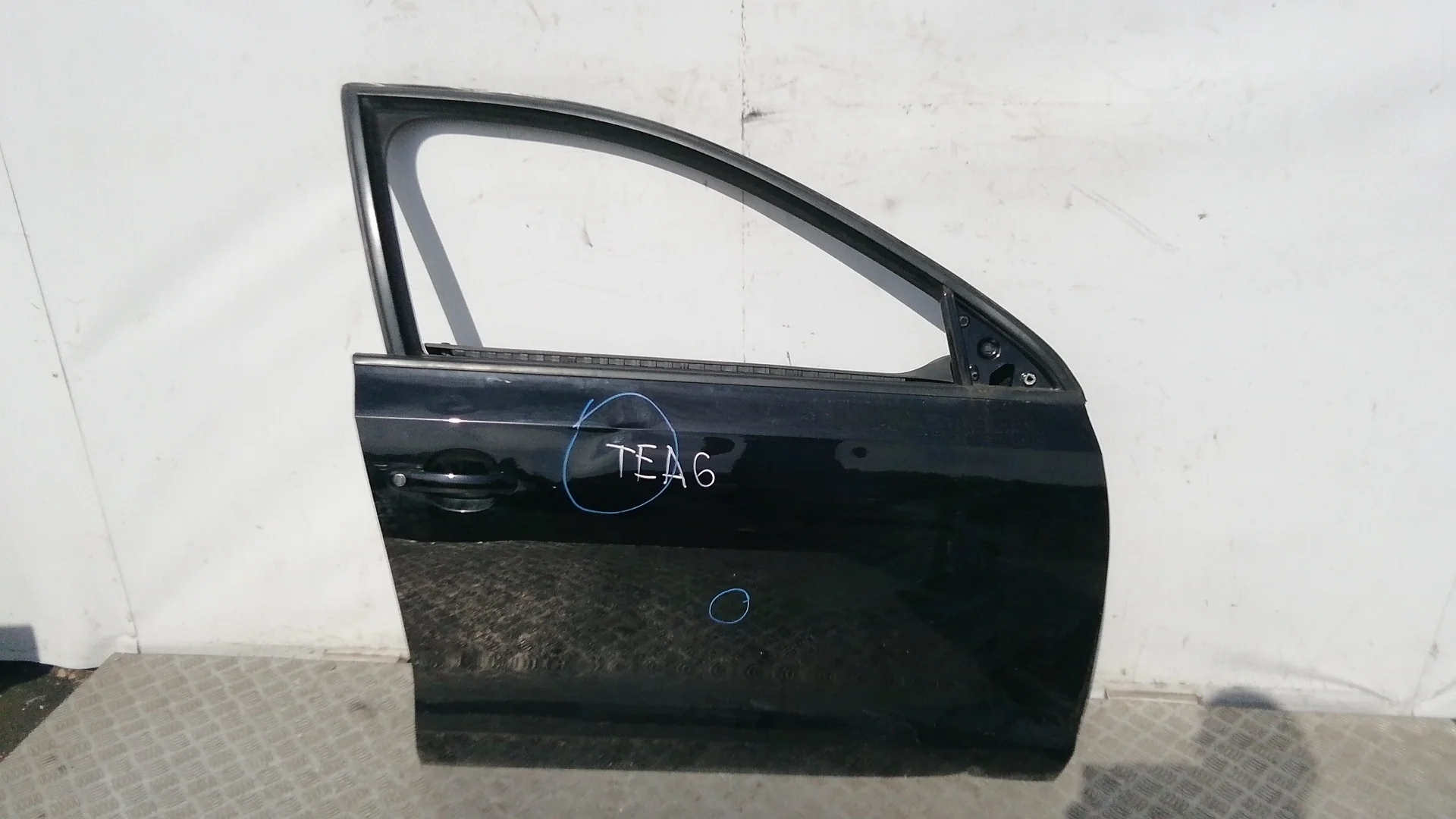 Дверь передняя правая Volkswagen Jetta
