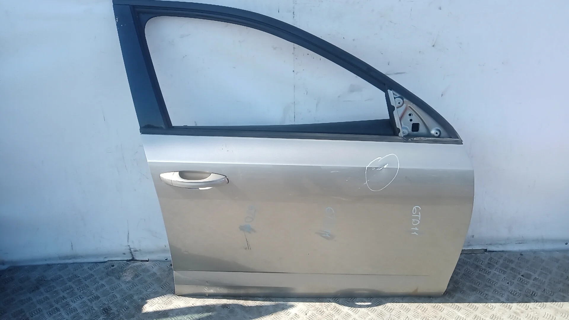 Дверь передняя правая Skoda Octavia