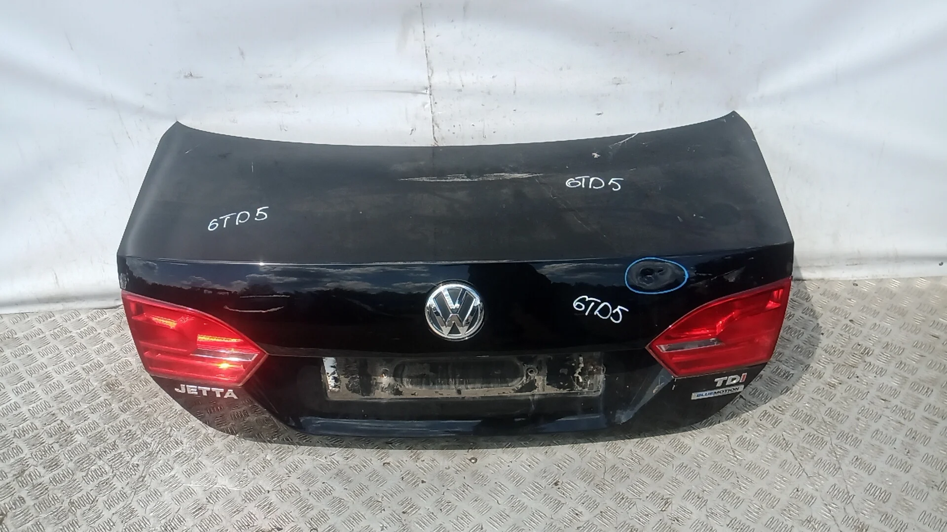 Крышка багажника Volkswagen Jetta