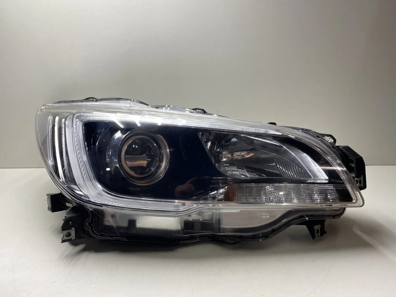 Фара правая Subaru Outback