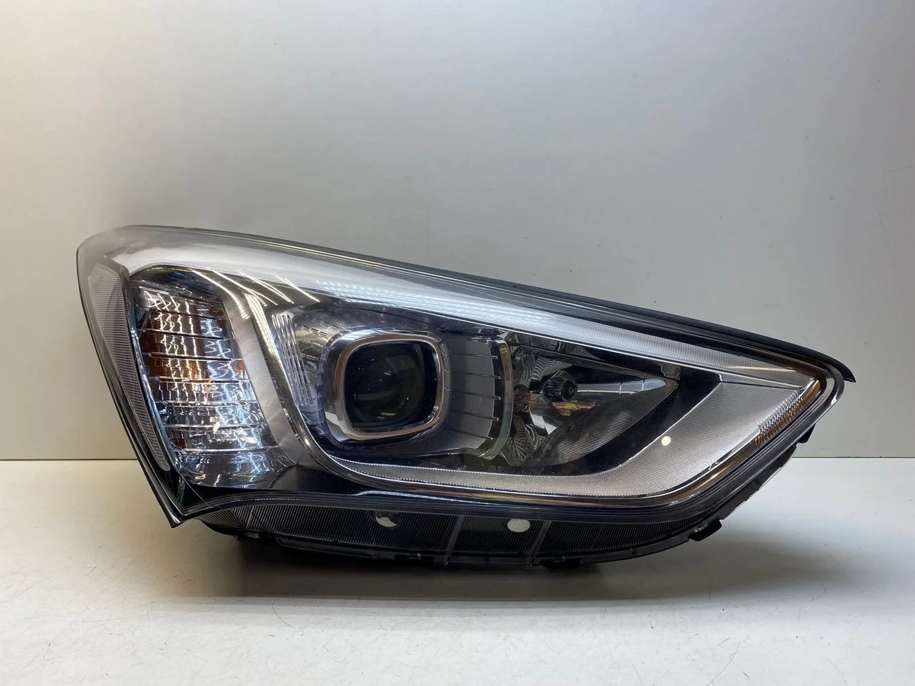Фара правая Hyundai Grand Santa Fe