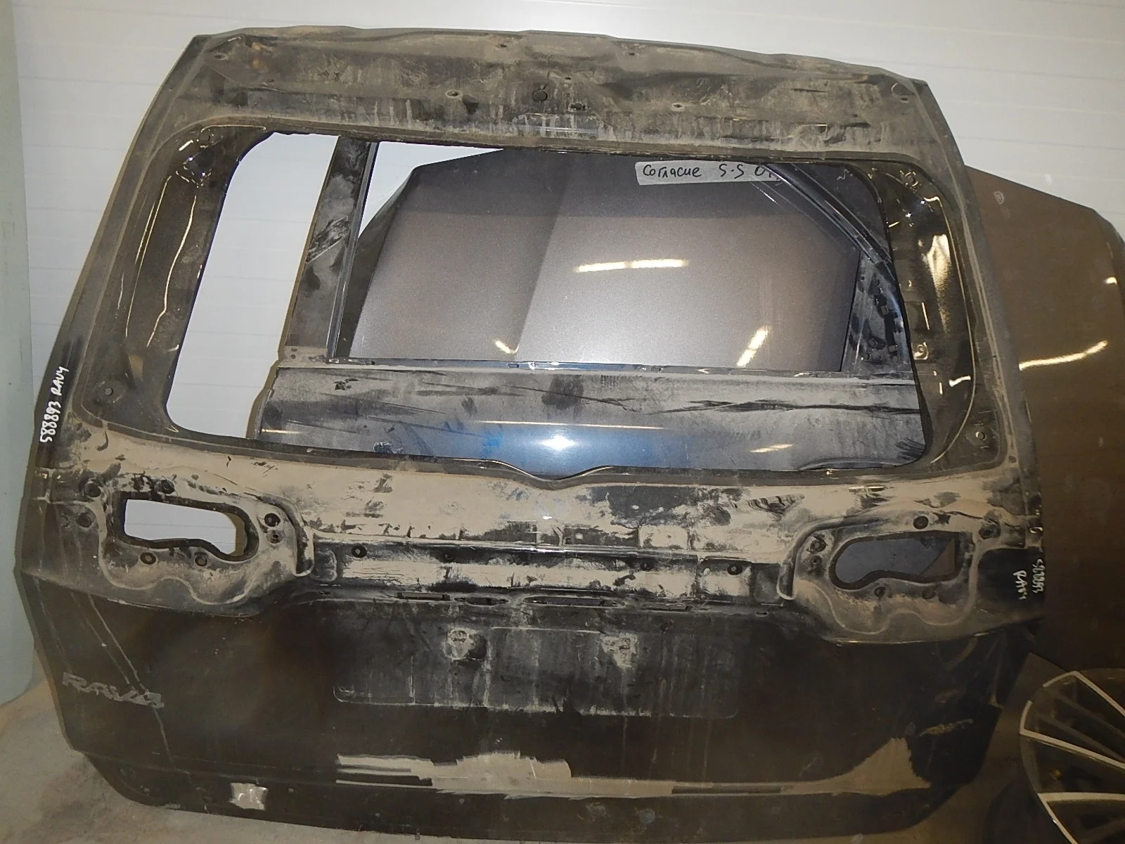 Дверь багажника Toyota RAV4