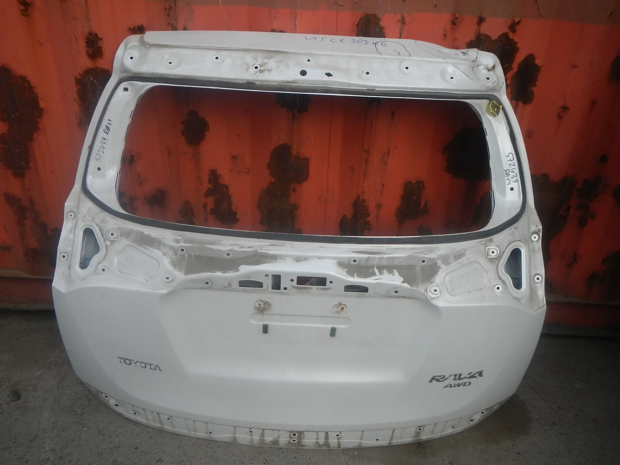Дверь багажника Toyota RAV4