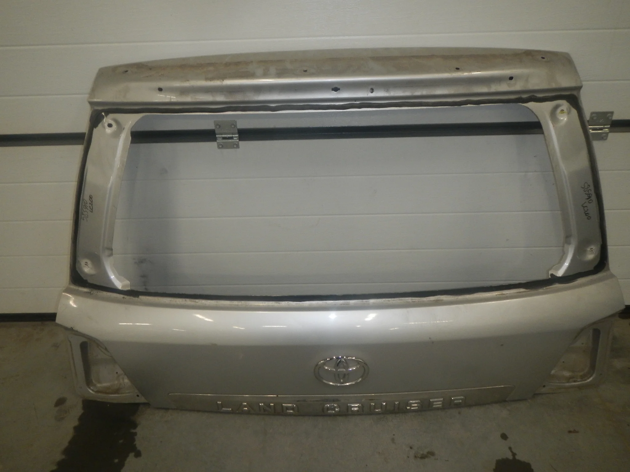 Дверь багажника Toyota Land Cruiser