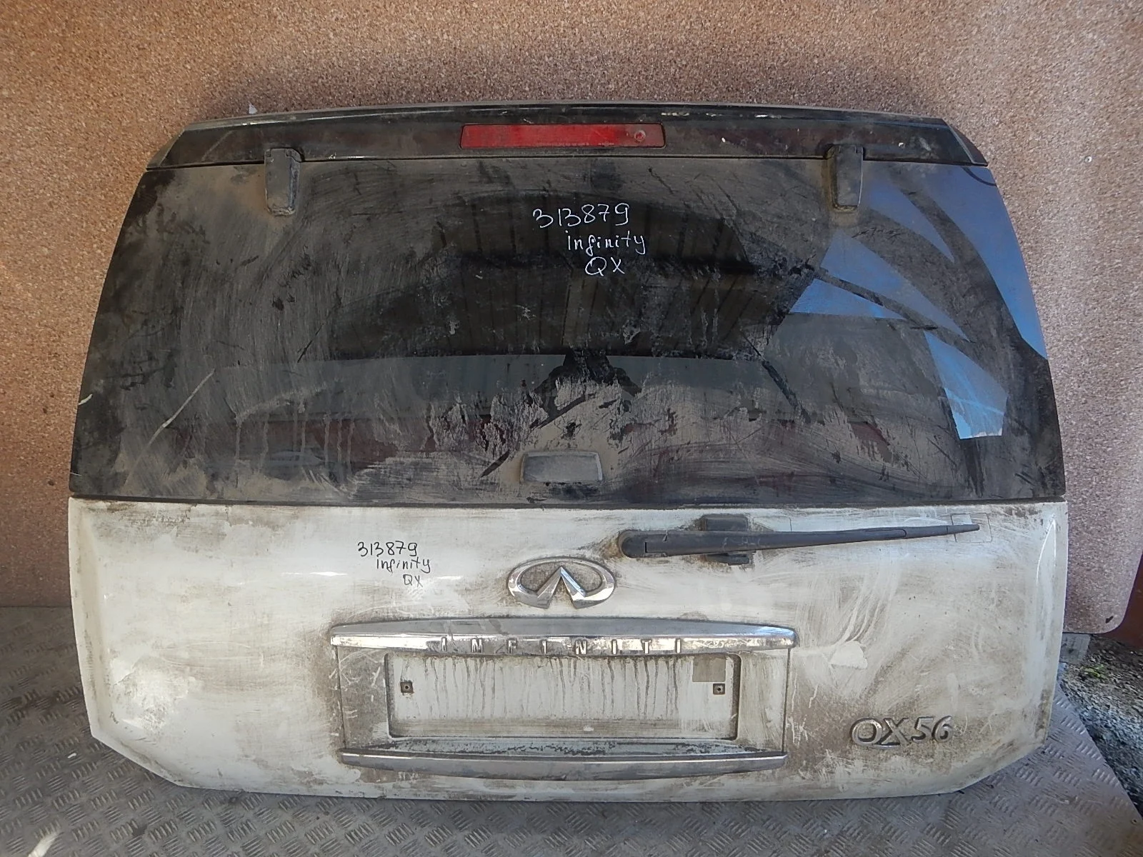 Дверь багажника Infiniti QX56