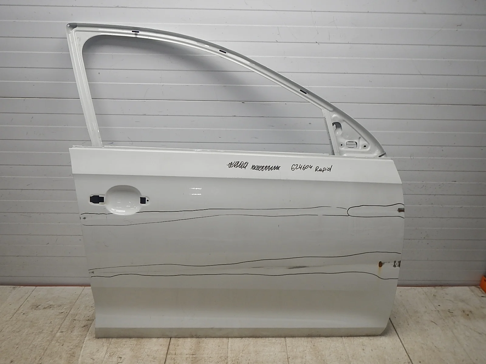 Дверь передняя правая Skoda Rapid