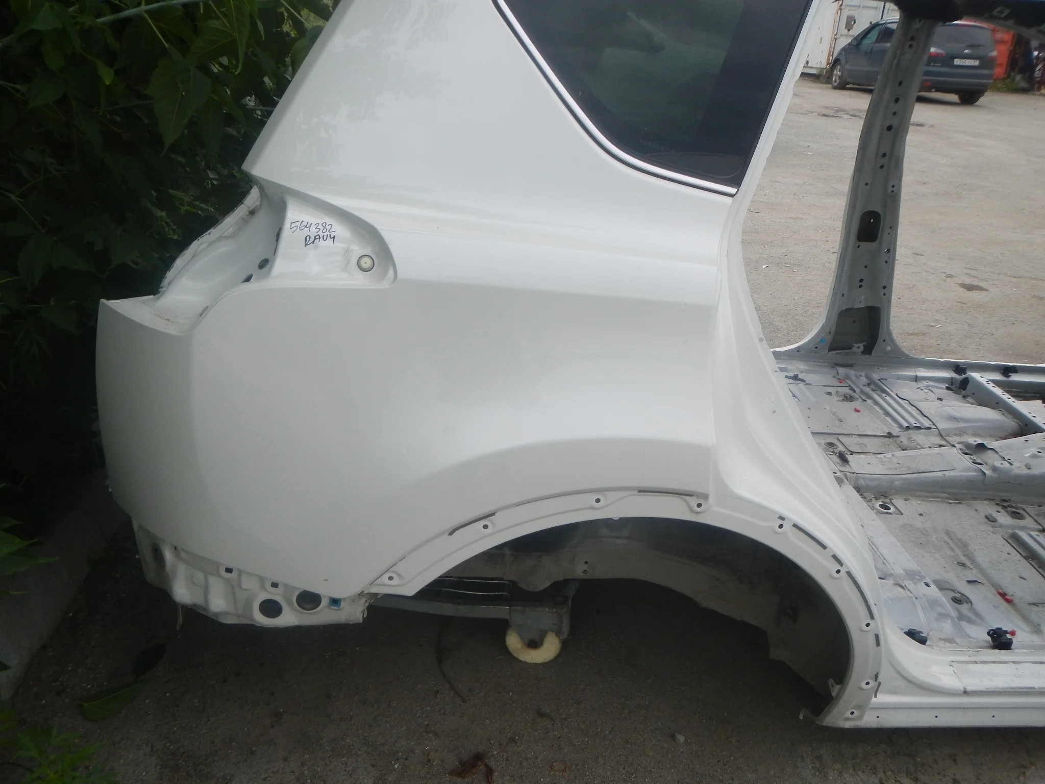 Крыло заднее правое Toyota RAV4